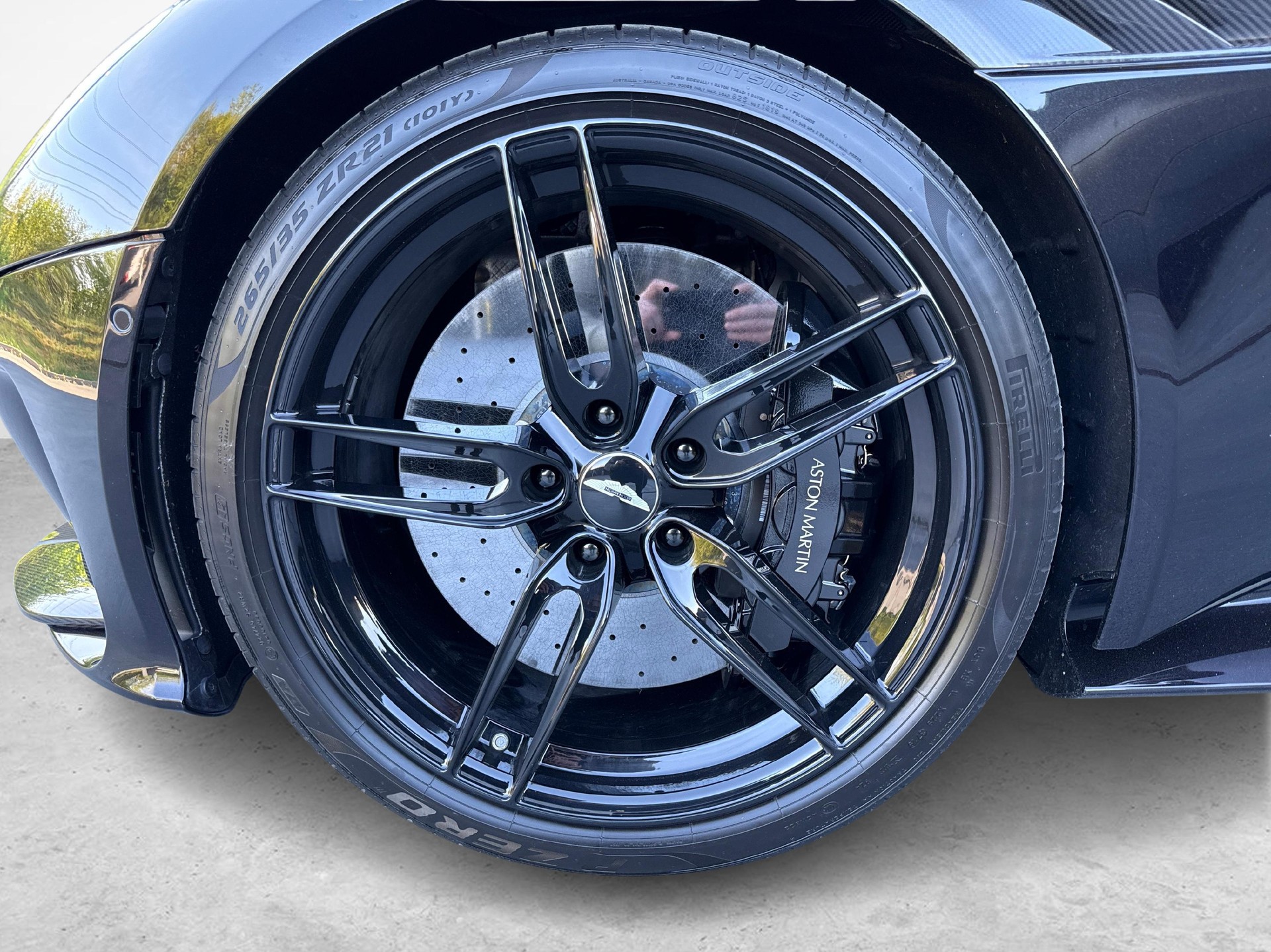ASTON MARTIN DBS Superleggera Volante 5.2 V12 Bi-Turbo-image-13