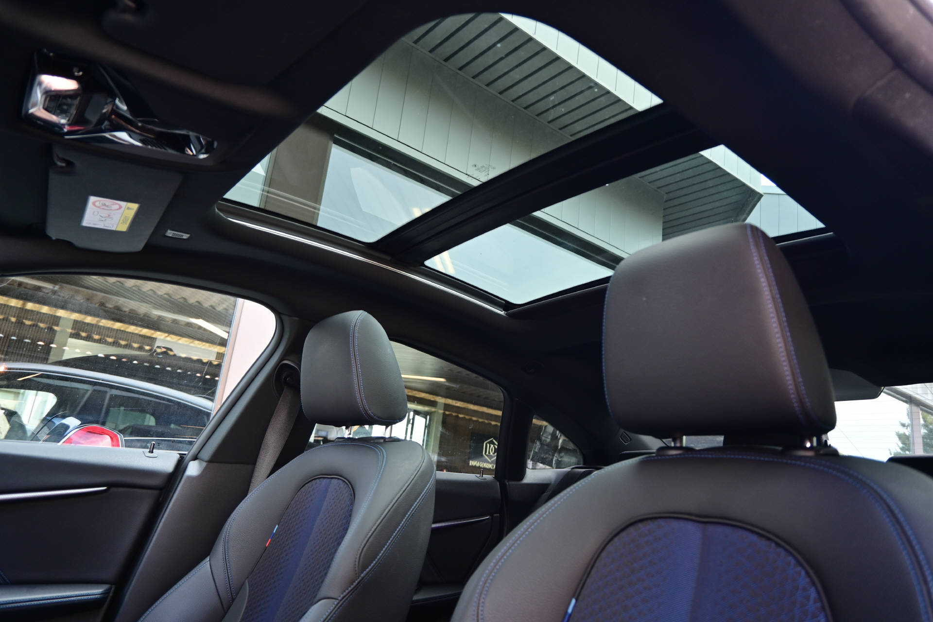 BMW 218i Gran Coupé M-Sport *Panoramadach*-image-11