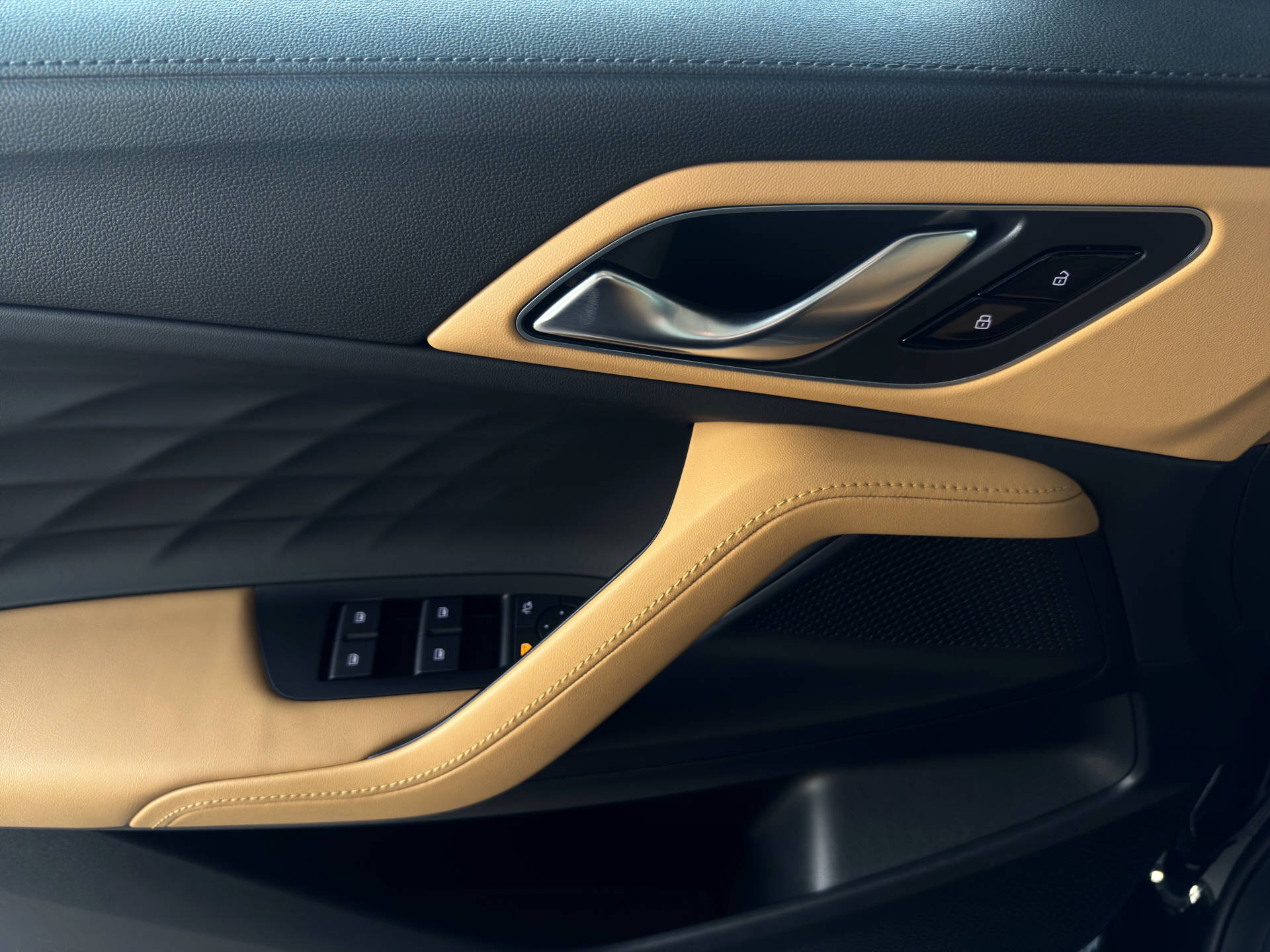 MG HS 1.5 PHEV Luxury-image-12