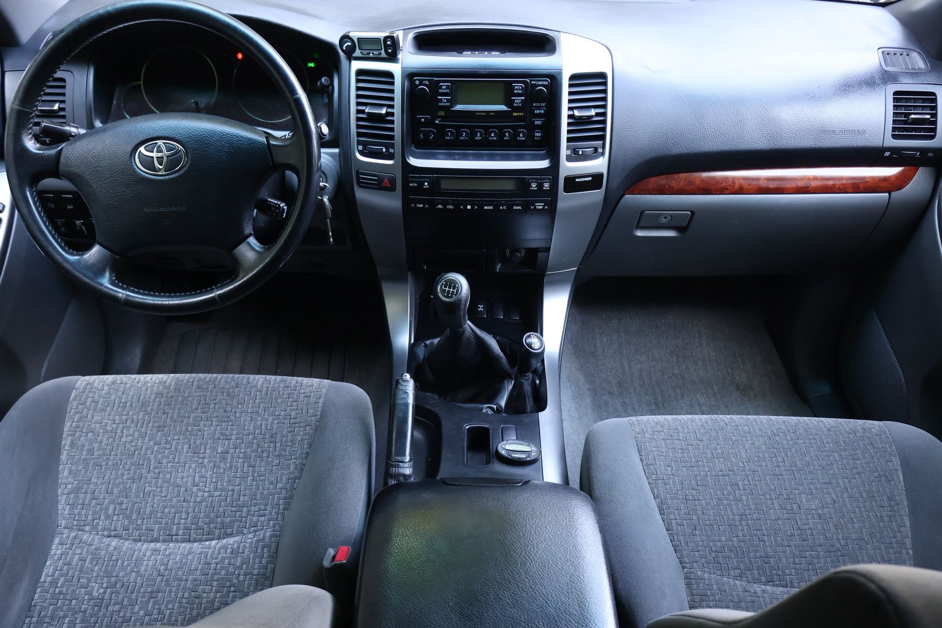 TOYOTA Land Cruiser 3.0 TD Linea Sol Executive-image-9