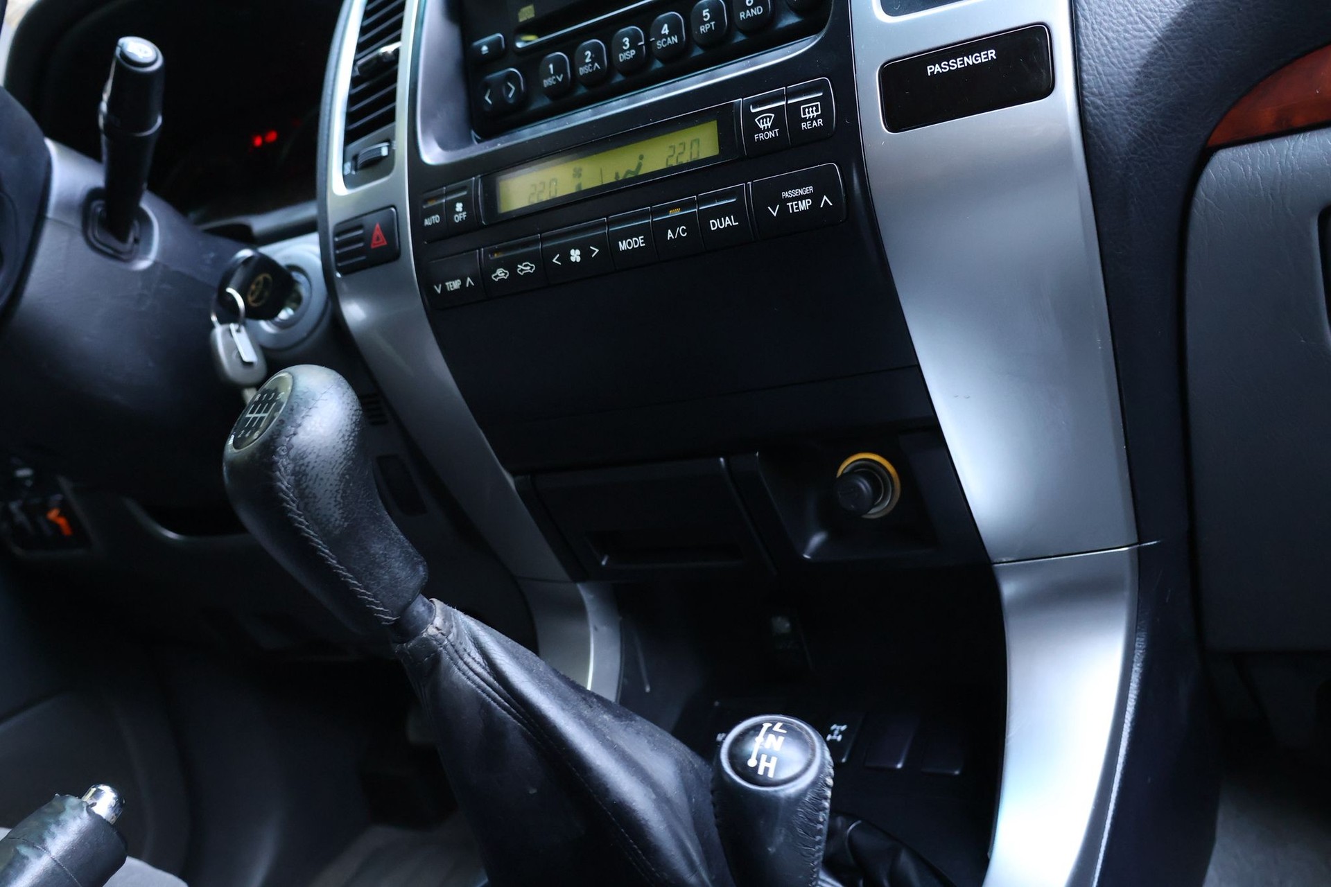 TOYOTA Land Cruiser 3.0 TD Linea Sol Executive-image-12