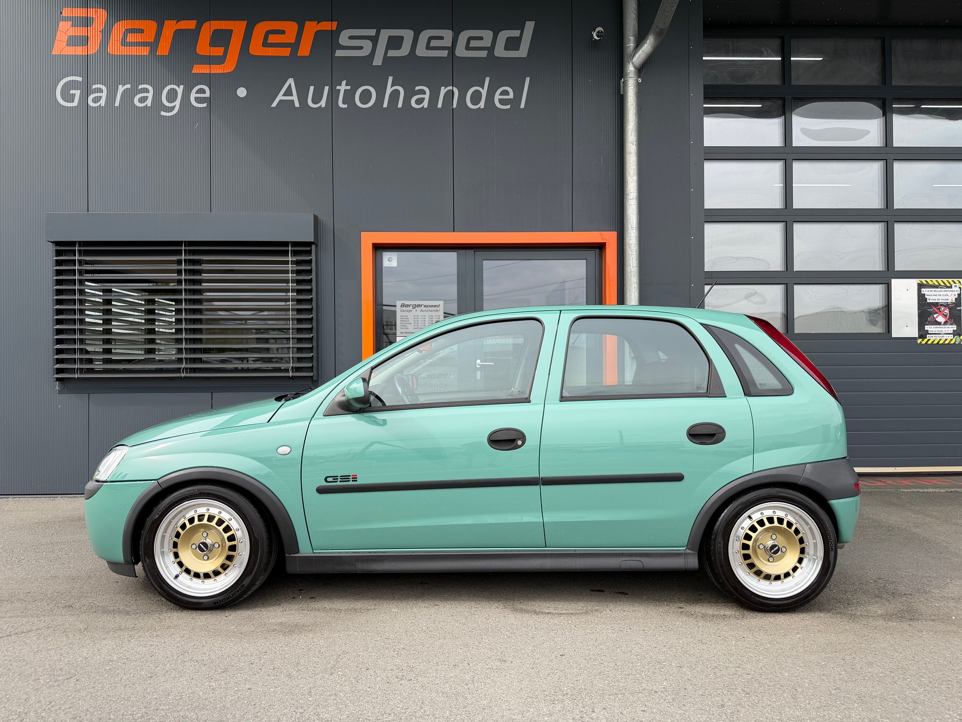 OPEL Corsa 1.4 16V Comfort-image-1