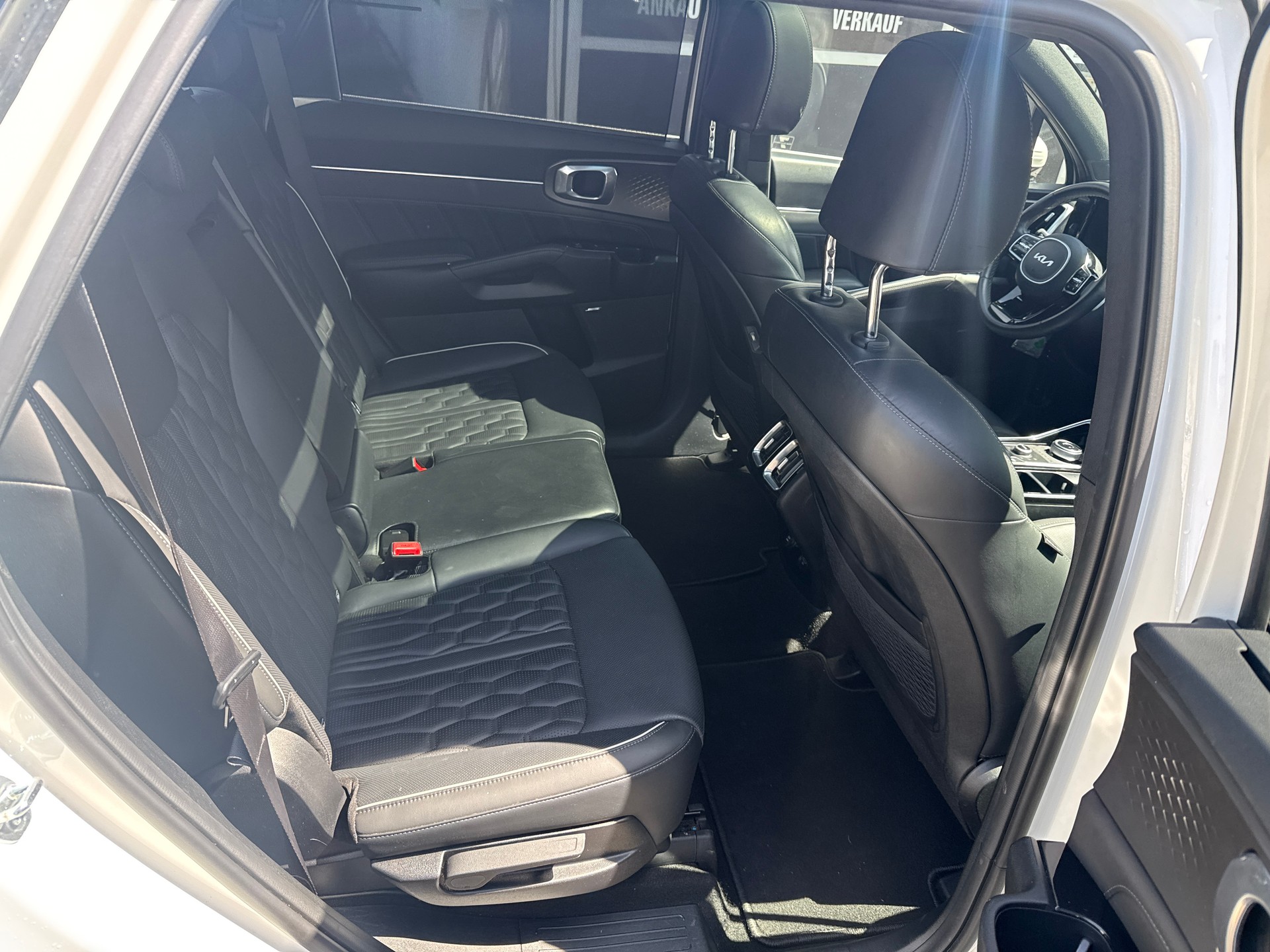 KIA Sorento 1.6 T-GDi HEV Style-image-11