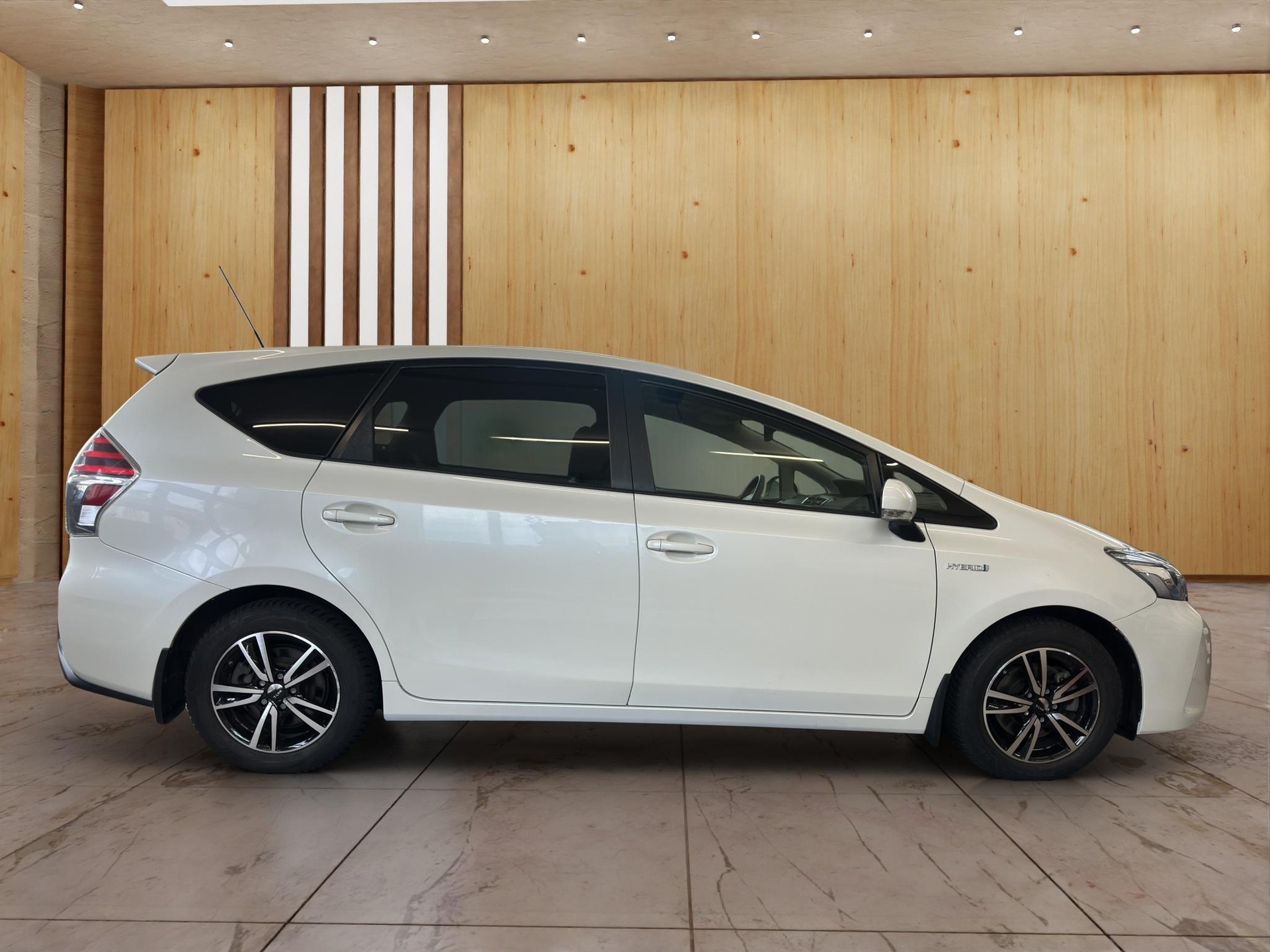 TOYOTA Prius+ Wagon 1.8 VVTi HSD Style-image-5