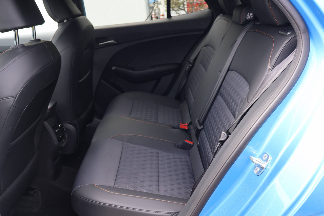 MG 3 1.5 Hybrid Luxury-image-12