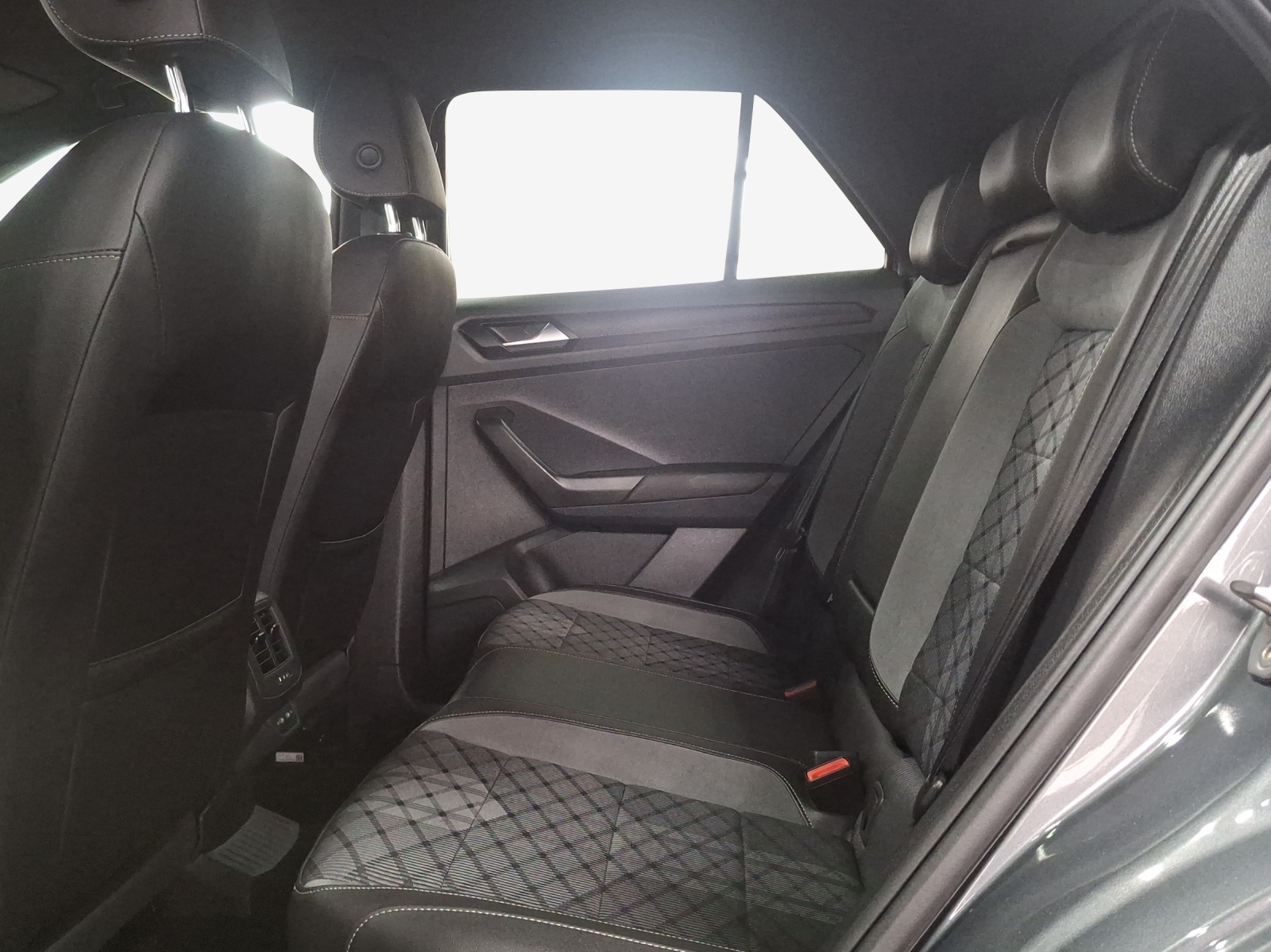 VW T-Roc 2.0 TSI R-Line DSG 4Motion-image-11