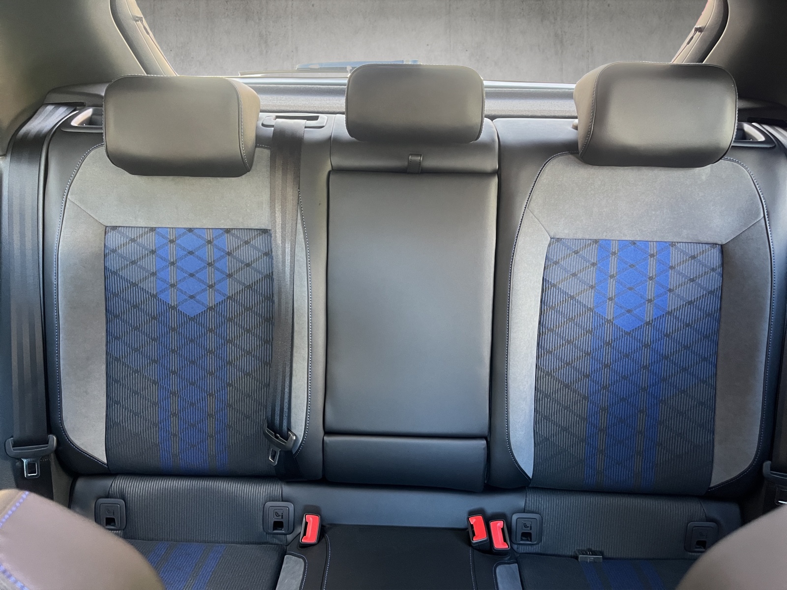 VW T-Roc 2.0 TSI R DSG 4Motion-image-6