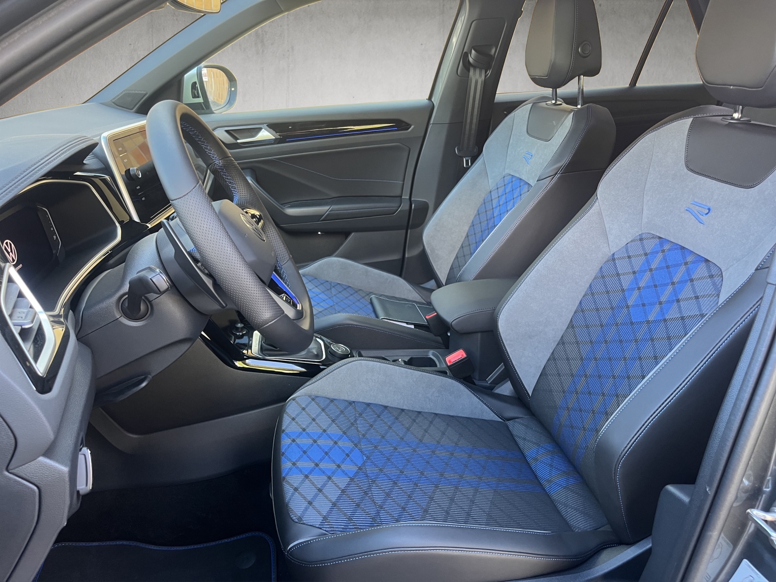 VW T-Roc 2.0 TSI R DSG 4Motion-image-5