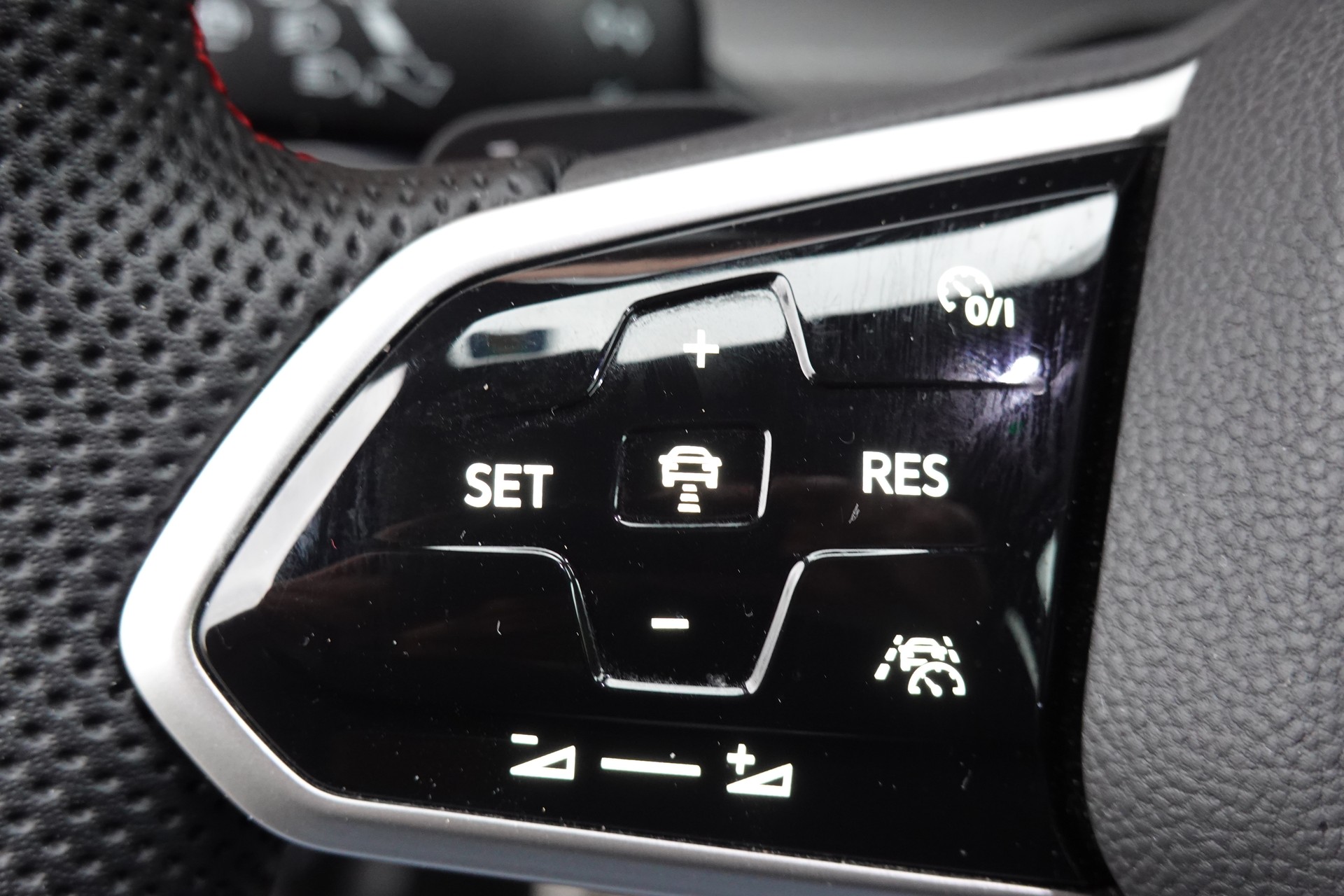 VW Golf 2.0 TSI GTI Clubsport DSG -"Jantes 19' Noir * Feux IQ Light * Sièges Chauffant * Head-up Display * Caméra + Capteurs"-image-12