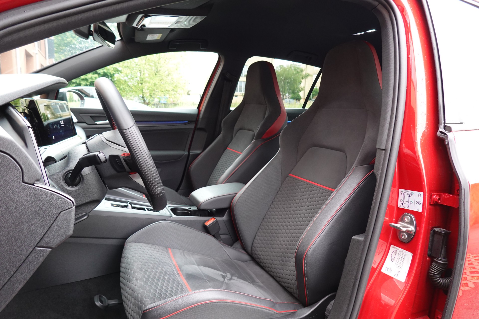 VW Golf 2.0 TSI GTI Clubsport DSG -"Jantes 19' Noir * Feux IQ Light * Sièges Chauffant * Head-up Display * Caméra + Capteurs"-image-22