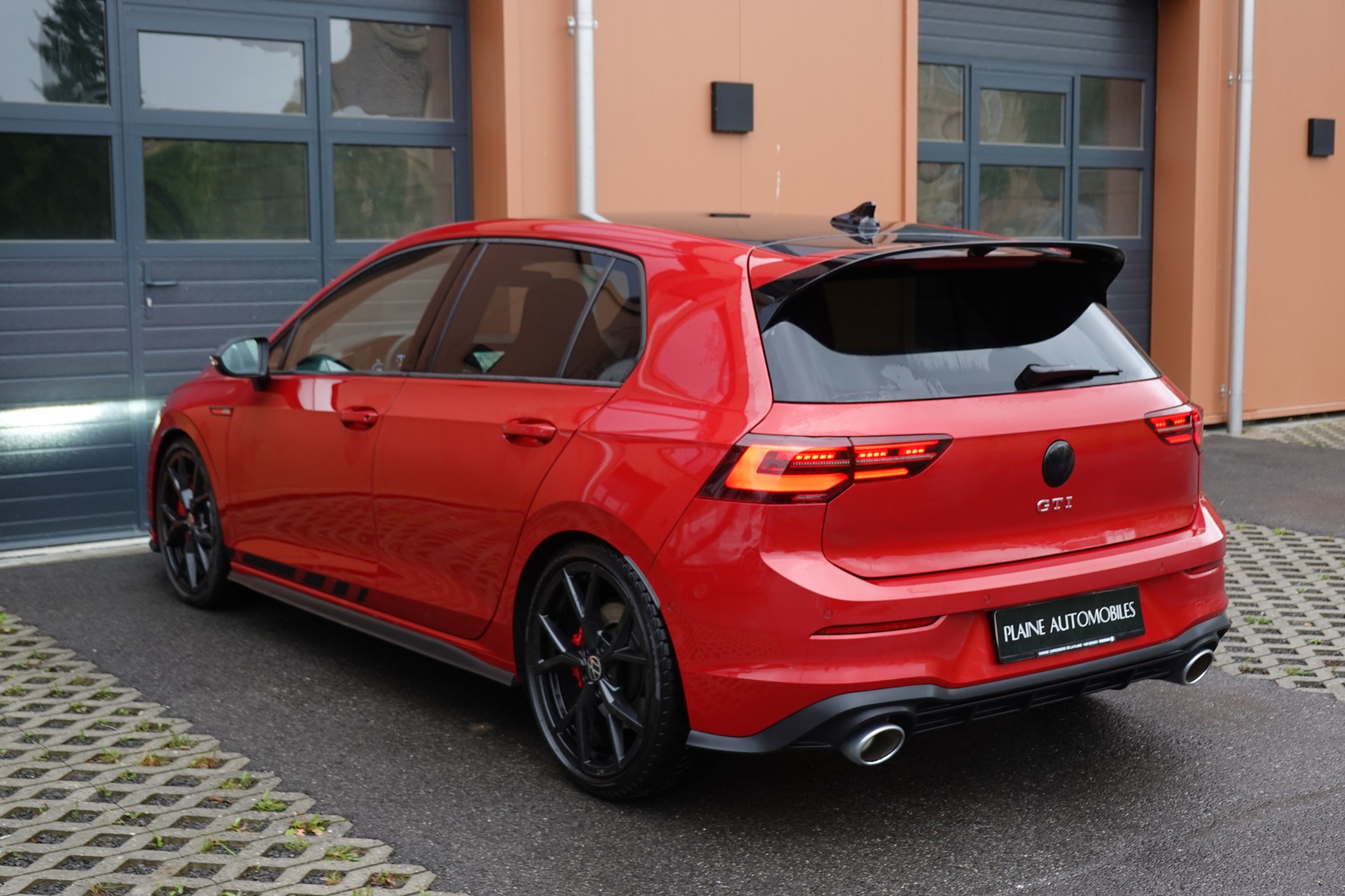 VW Golf 2.0 TSI GTI Clubsport DSG -"Jantes 19' Noir * Feux IQ Light * Sièges Chauffant * Head-up Display * Caméra + Capteurs"-image-9