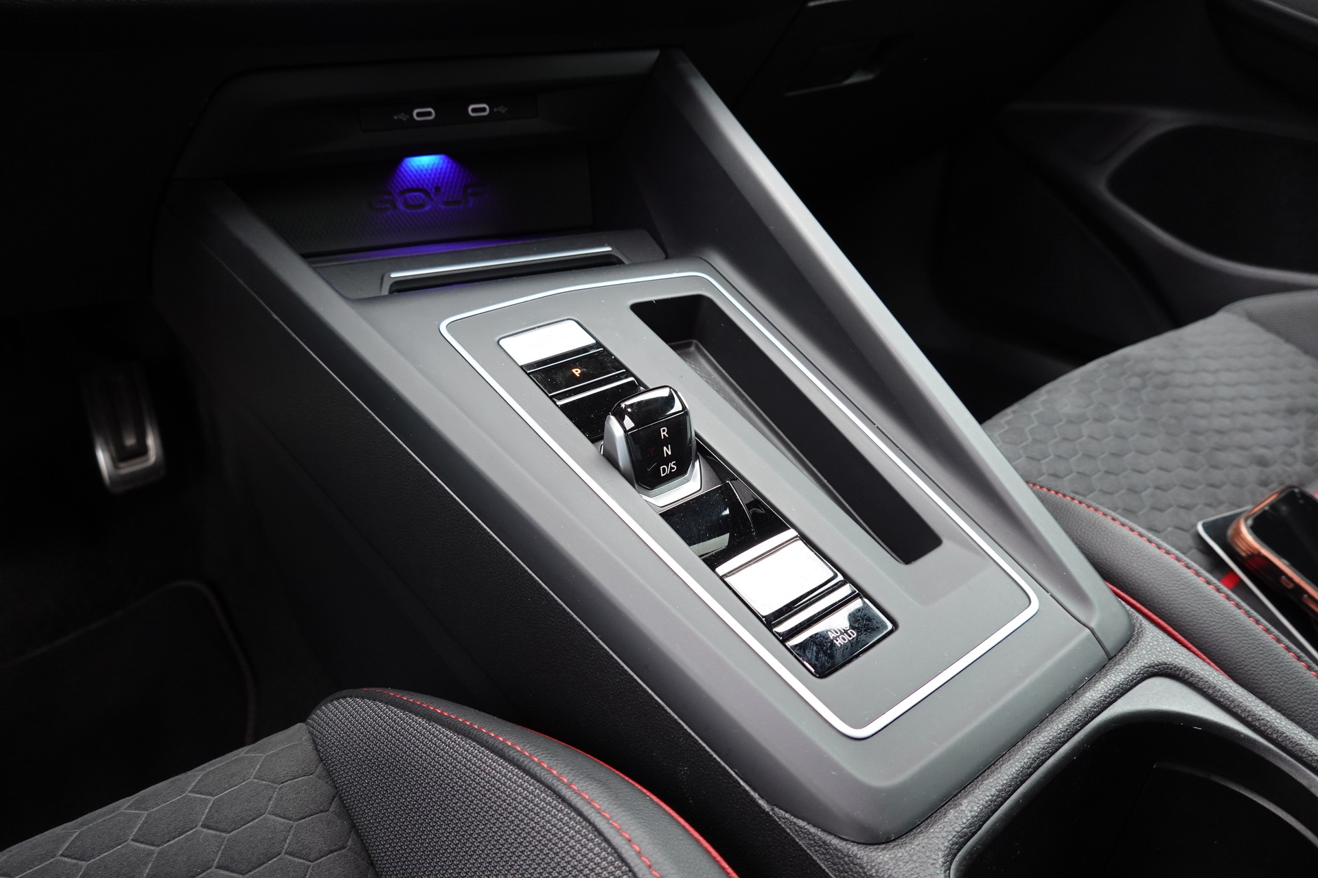 VW Golf 2.0 TSI GTI Clubsport DSG -"Jantes 19' Noir * Feux IQ Light * Sièges Chauffant * Head-up Display * Caméra + Capteurs"-image-21