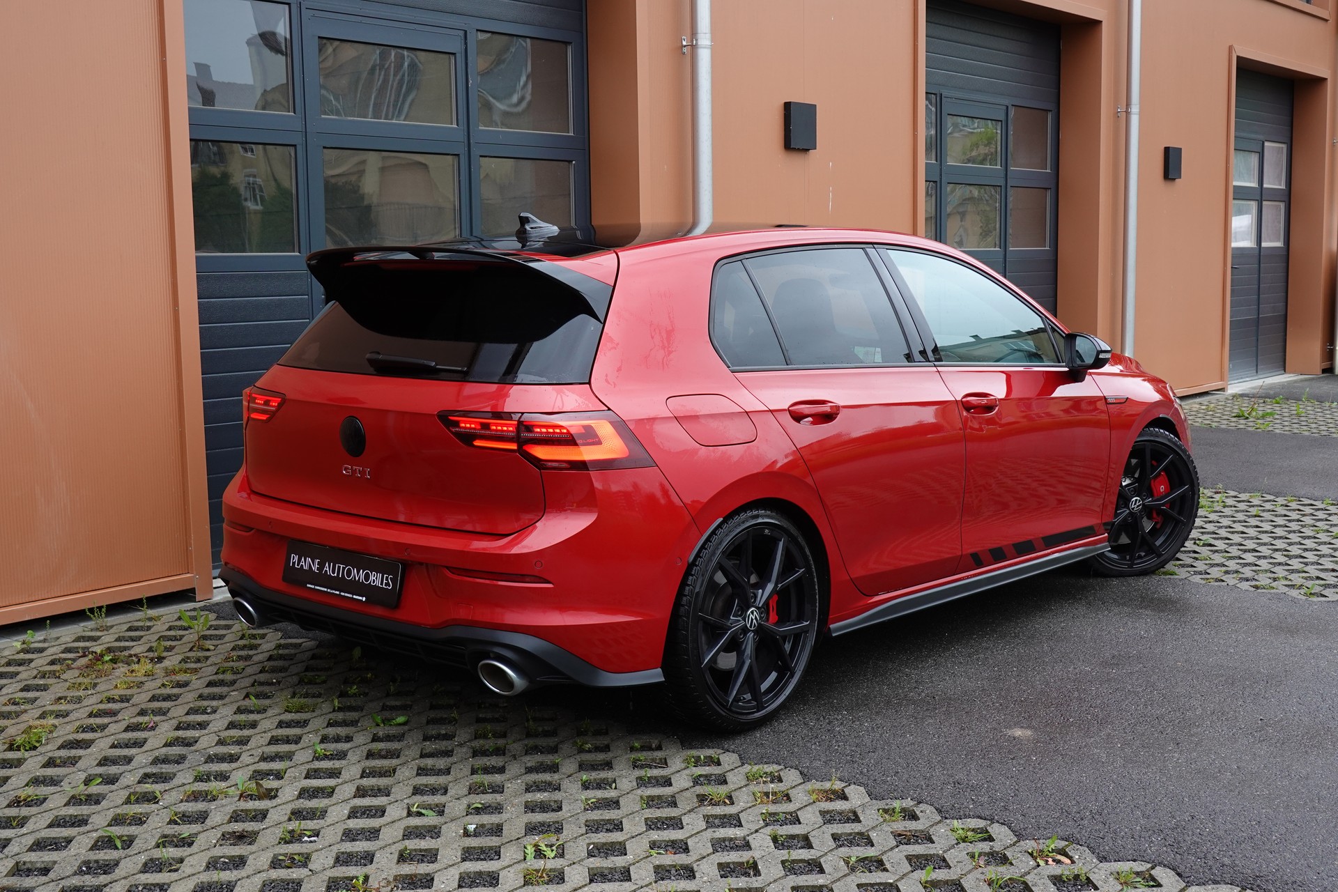 VW Golf 2.0 TSI GTI Clubsport DSG -"Jantes 19' Noir * Feux IQ Light * Sièges Chauffant * Head-up Display * Caméra + Capteurs"-image-5