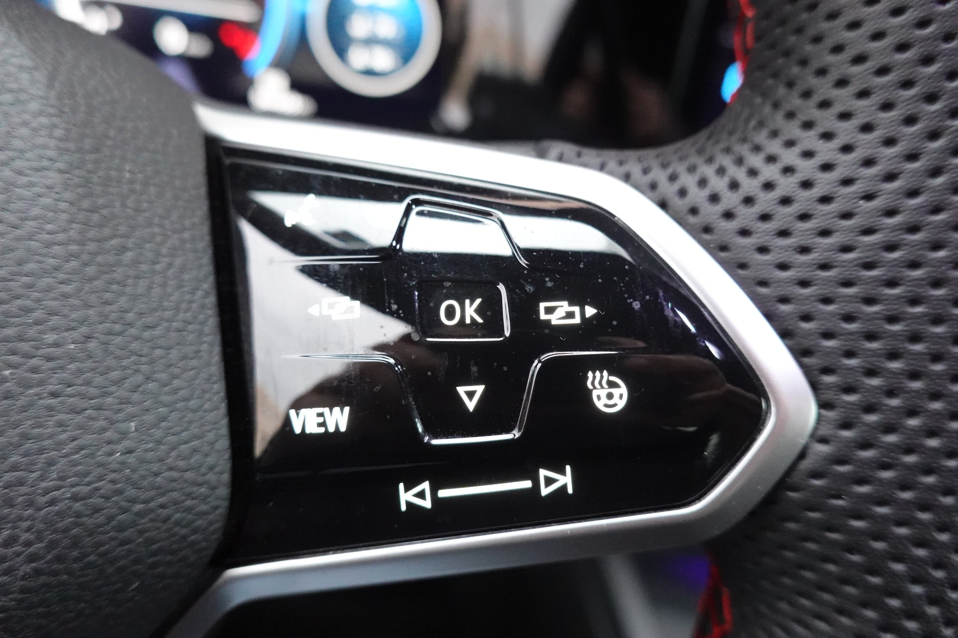 VW Golf 2.0 TSI GTI Clubsport DSG -"Jantes 19' Noir * Feux IQ Light * Sièges Chauffant * Head-up Display * Caméra + Capteurs"-image-13