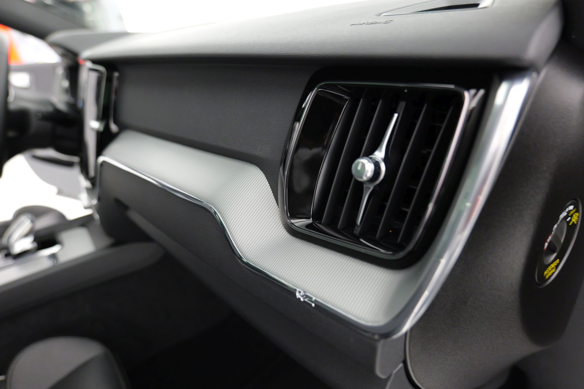 VOLVO XC60 B5 Benzin Mild Hybrid AWD Black Edition Geartronic-image-18