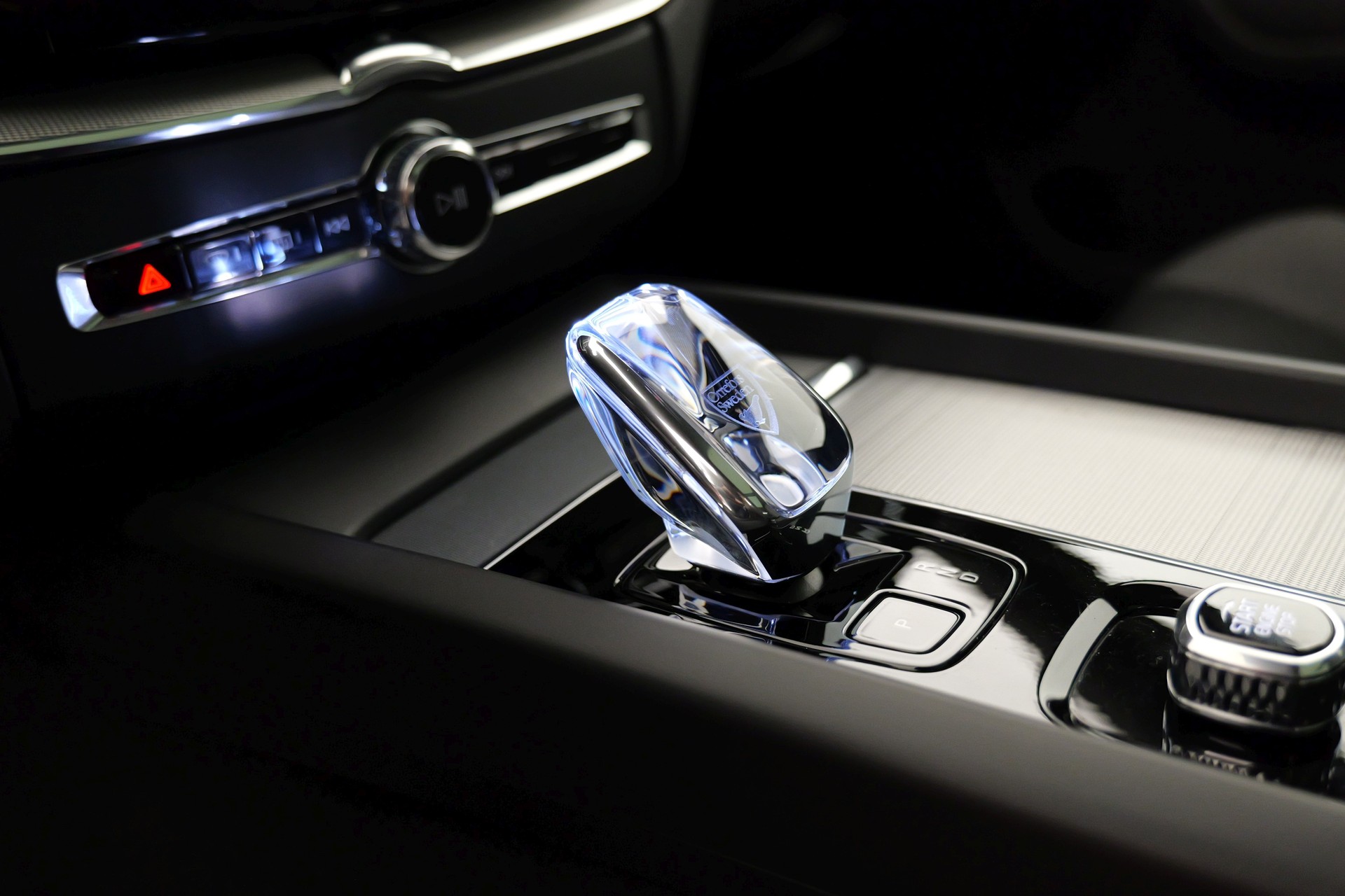 VOLVO XC60 B5 Benzin Mild Hybrid AWD Black Edition Geartronic-image-15