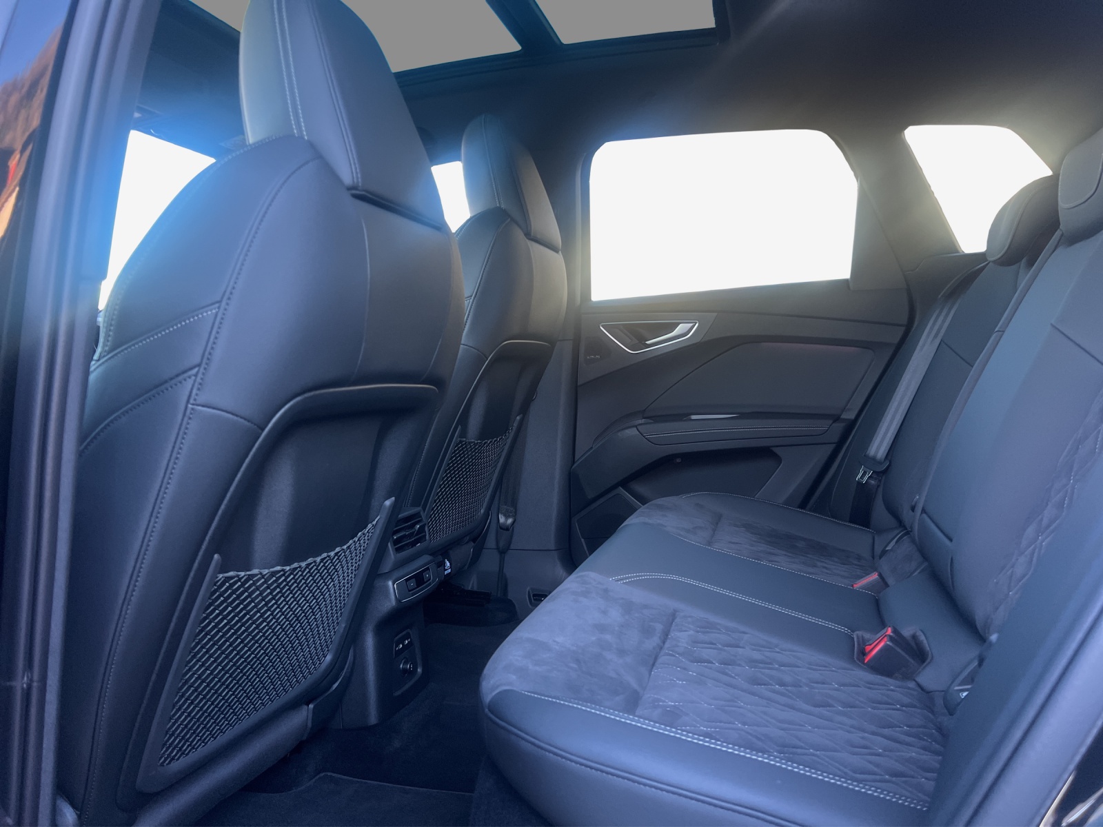 AUDI Q4 e-tron 50 quattro-image-12