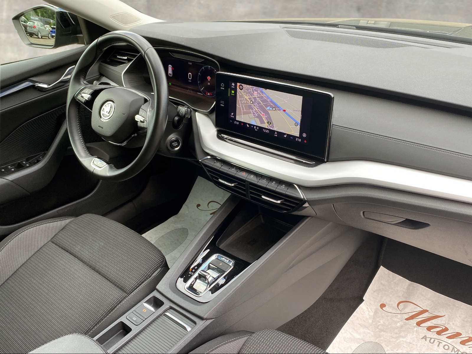 SKODA Octavia Combi 2.0 TDI 150PS 4x4 Ambition DSG-image-9