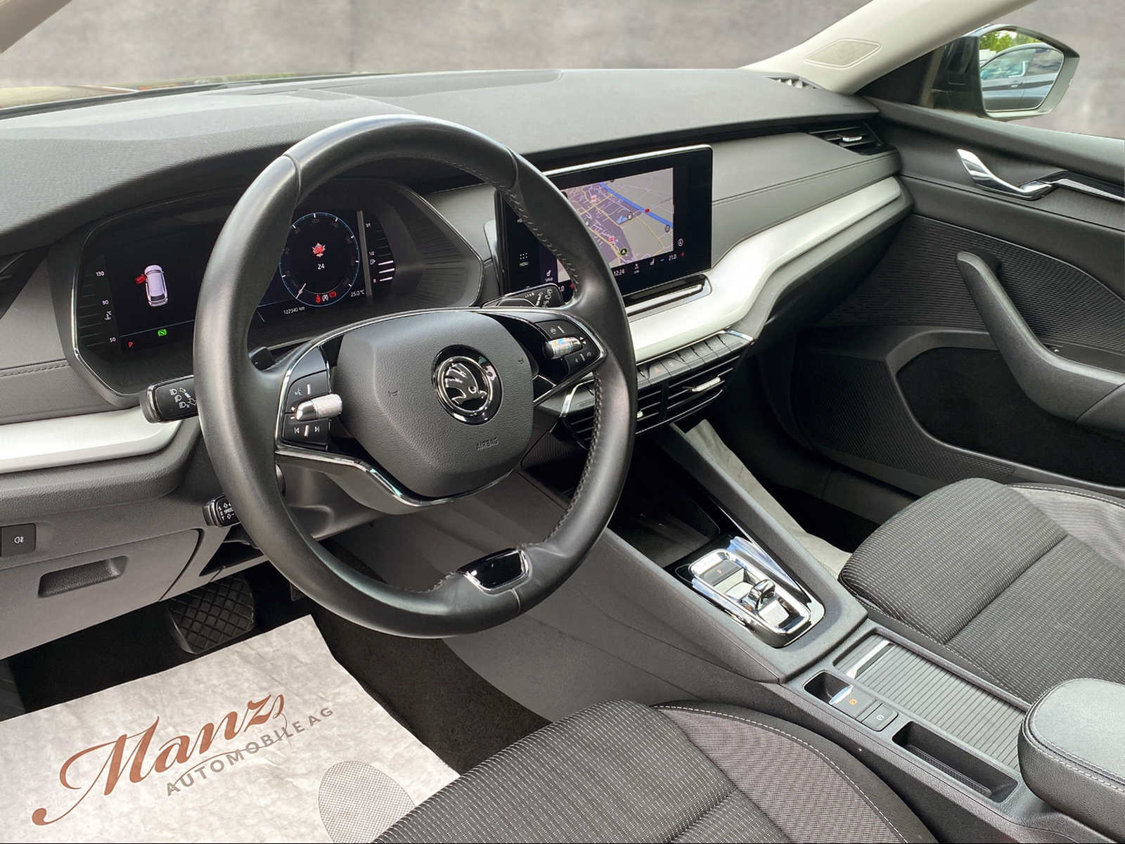 SKODA Octavia Combi 2.0 TDI 150PS 4x4 Ambition DSG-image-6