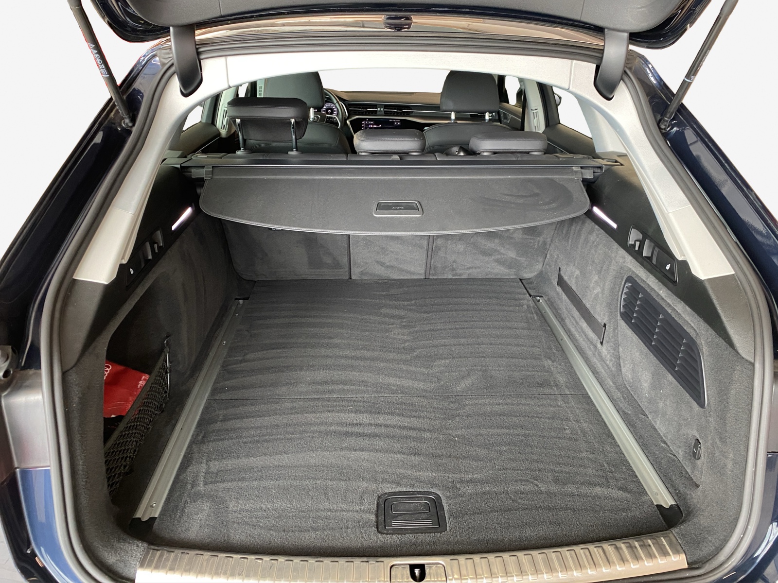 AUDI A6 Avant 45 TFSI Attraction quattro S-tronic-image-12