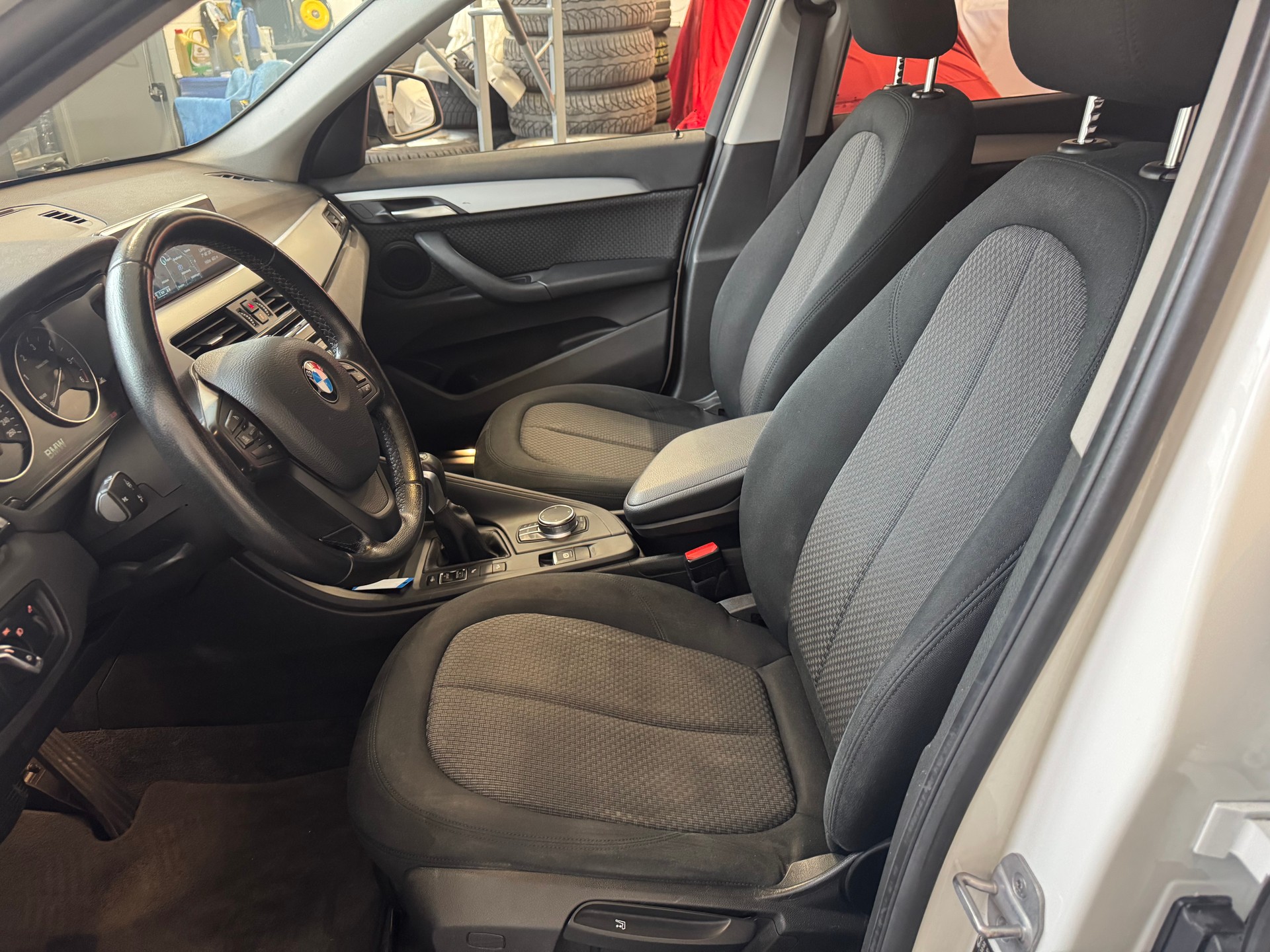 BMW X1 xDrive 18d Steptronic-image-9