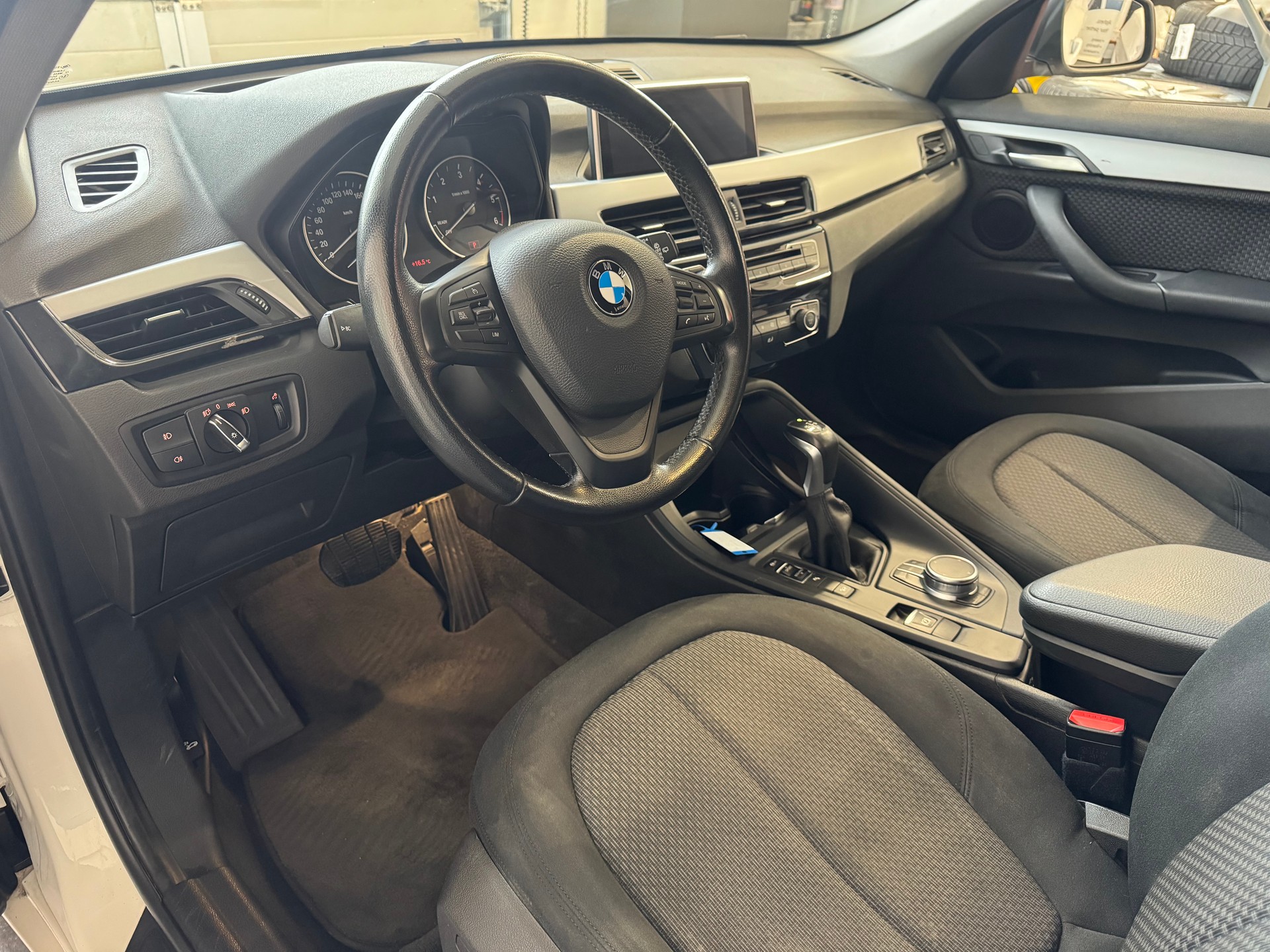 BMW X1 xDrive 18d Steptronic-image-8