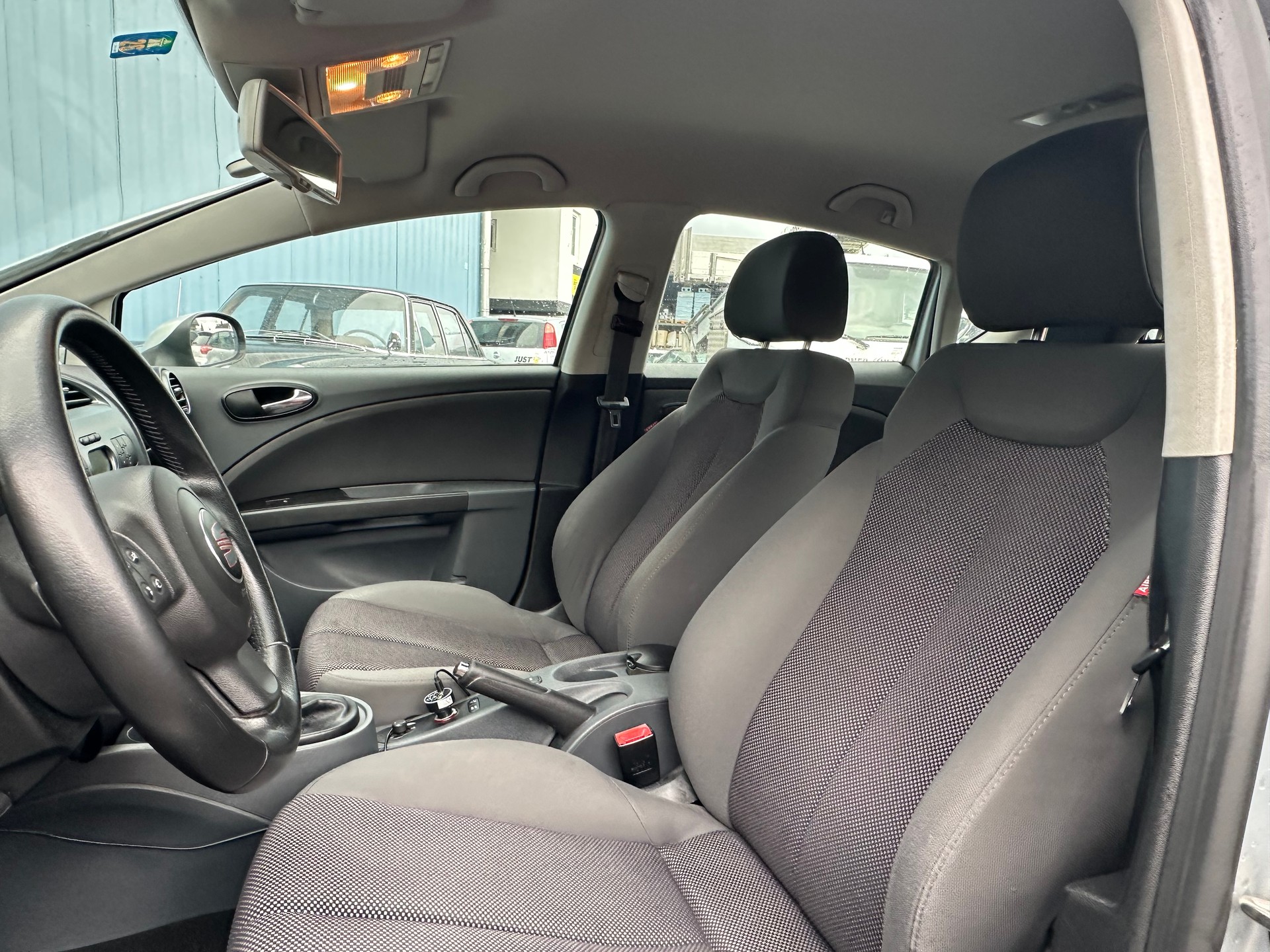 SEAT Leon 1.6 Reference-image-9