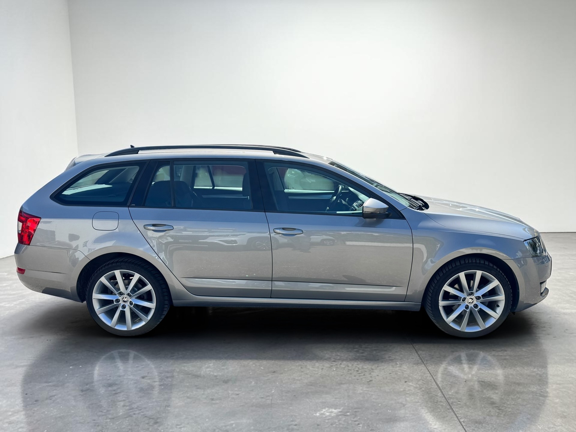SKODA Octavia 2.0 TDI 4x4-image-5