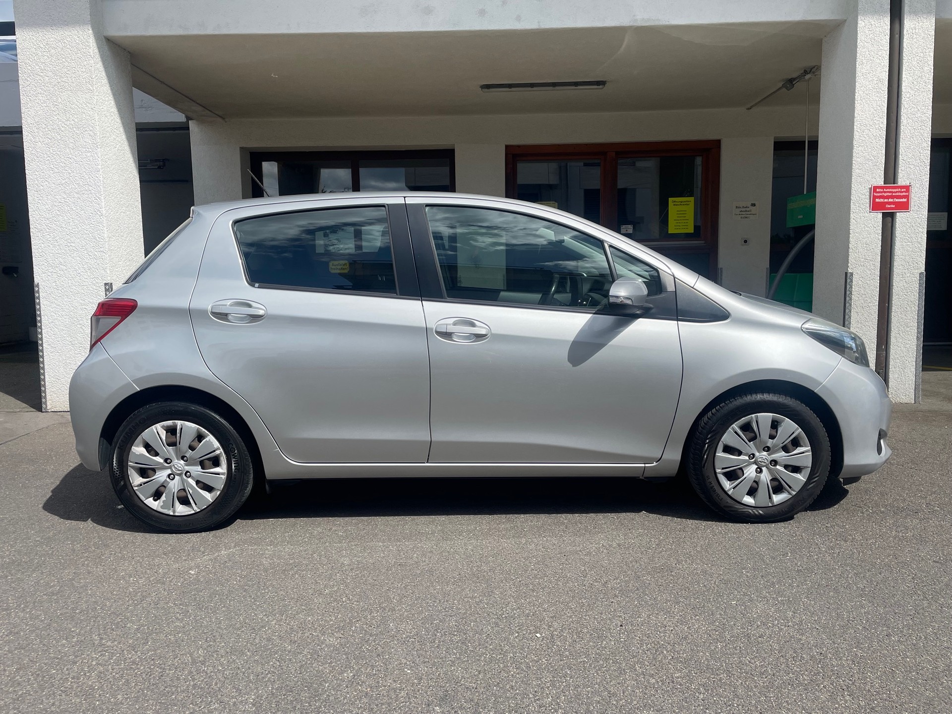 TOYOTA YARIS 1.33 LUNA , 99 PS, 6 Gang , *Klima-Anlage*, Rückfahrkamera, Isofix, MFK Neu-image-2
