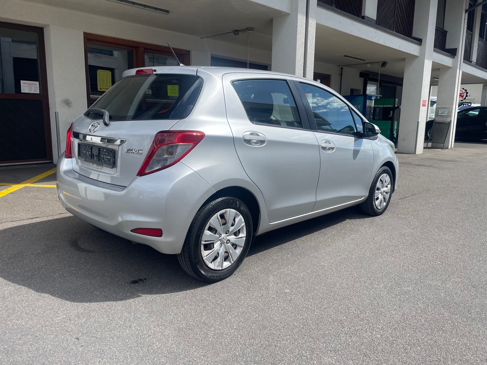 TOYOTA YARIS 1.33 LUNA , 99 PS, 6 Gang , *Klima-Anlage*, Rückfahrkamera, Isofix, MFK Neu-image-3