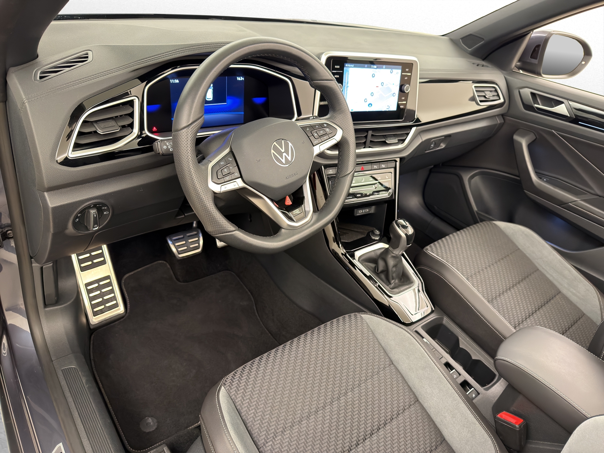 VW T-Roc Cabriolet 1.5 TSI R-Line-image-13