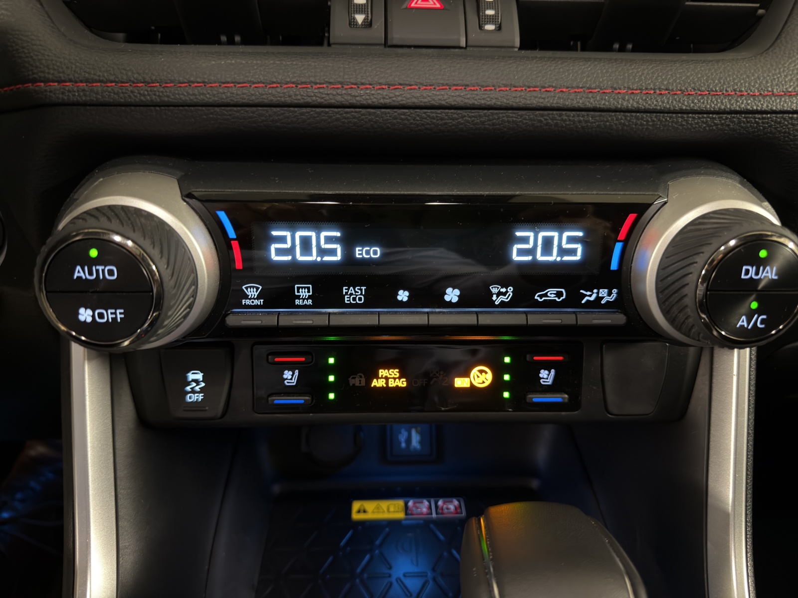 TOYOTA RAV-4 2.5 PHEV Platinum e-CVT 4WD-image-17