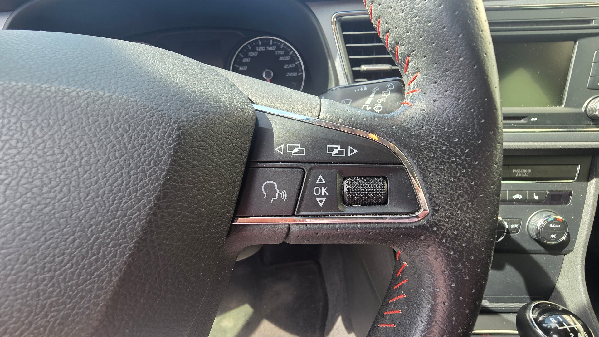 SEAT Leon ST 1.4 TSI FR-image-11