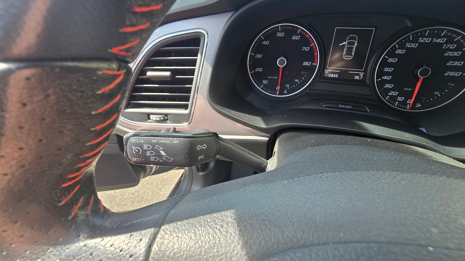 SEAT Leon ST 1.4 TSI FR-image-12