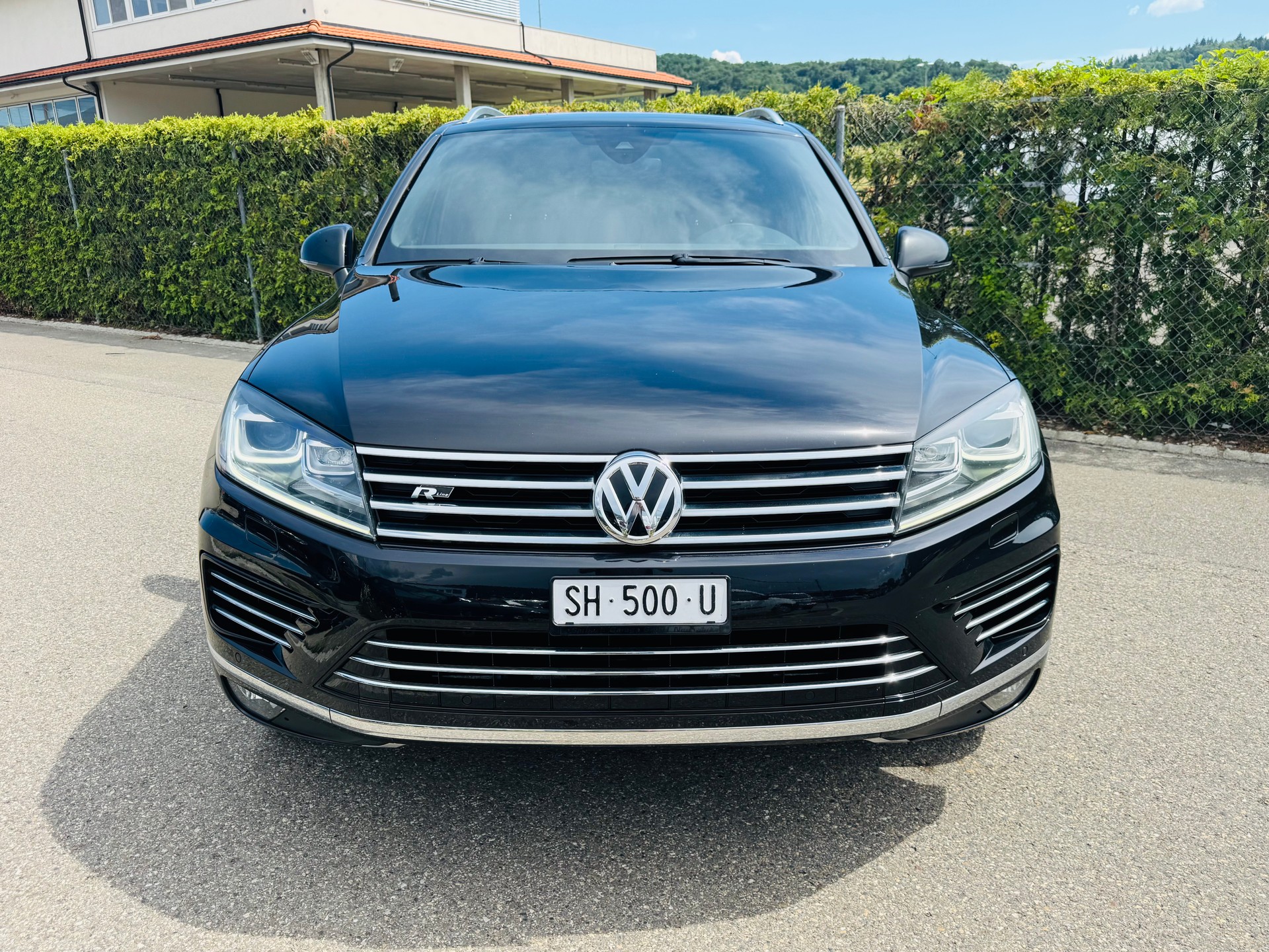VW Touareg 3.0 TDI BMT Executive Edition Tiptronic *R-LINE PAKET*-image-2