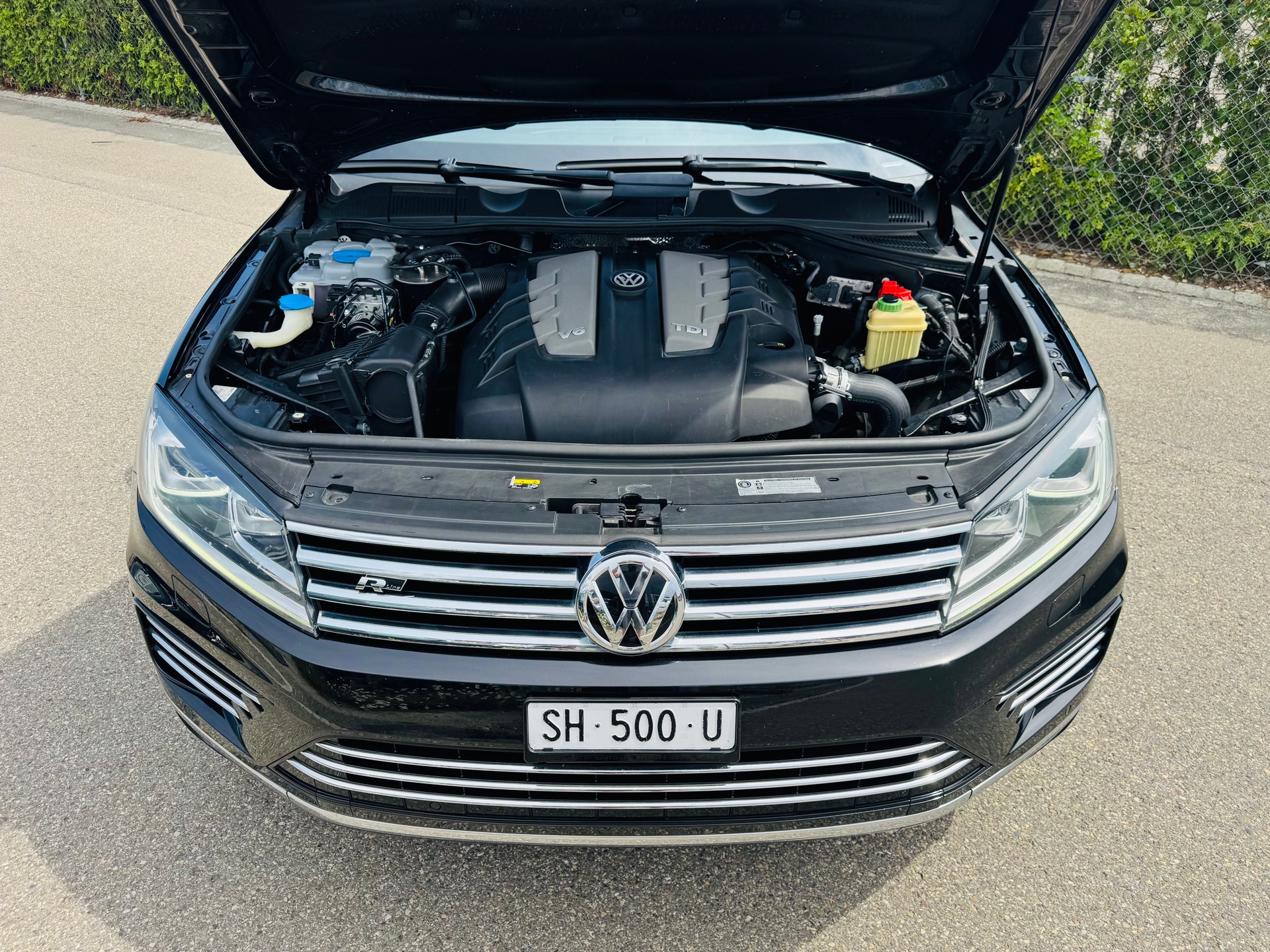 VW Touareg 3.0 TDI BMT Executive Edition Tiptronic *R-LINE PAKET*-image-15