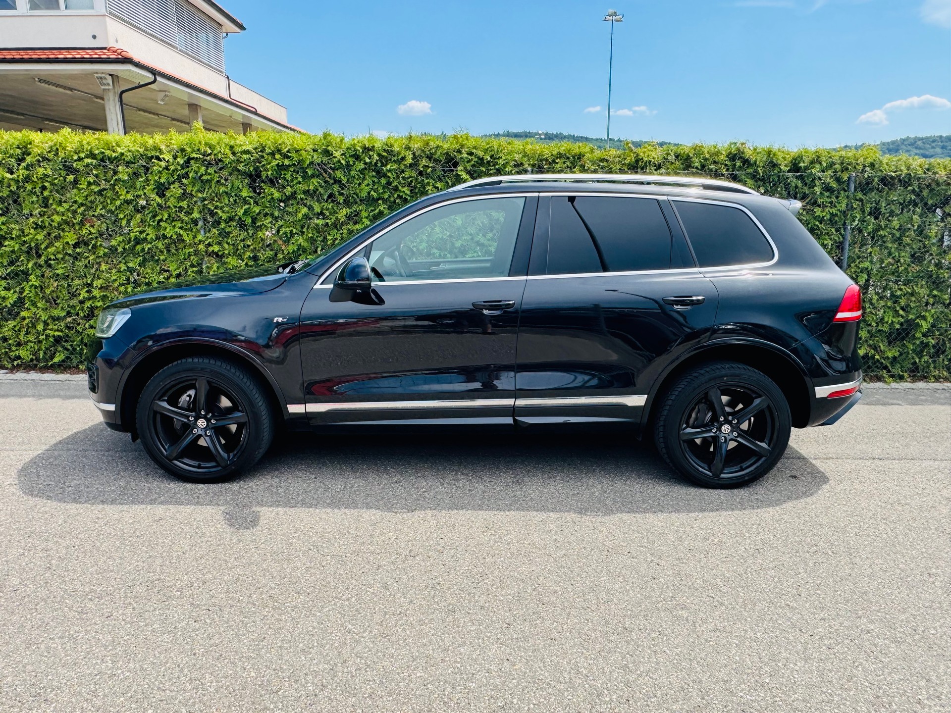 VW Touareg 3.0 TDI BMT Executive Edition Tiptronic *R-LINE PAKET*-image-7