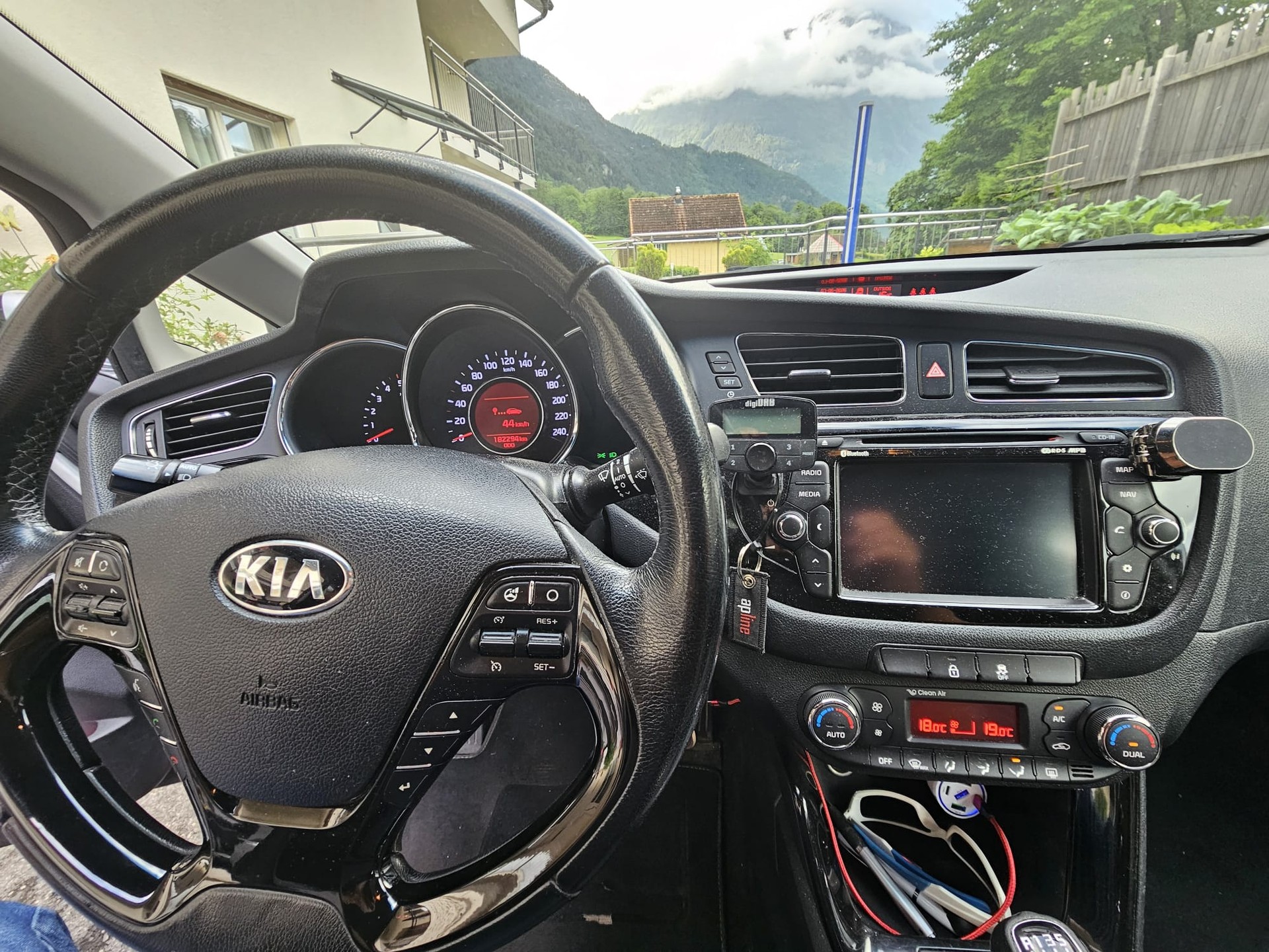 KIA Cee'd Sportswagon 1.6 CRDi Swiss Eco Edition-image-6