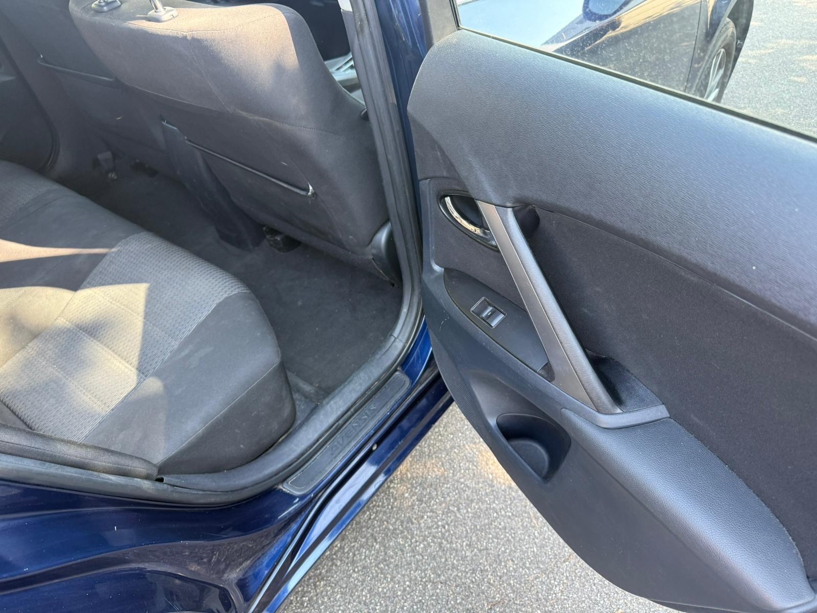TOYOTA Avensis Sportswagon 2.0 Linea Luna Multidrive S-image-10