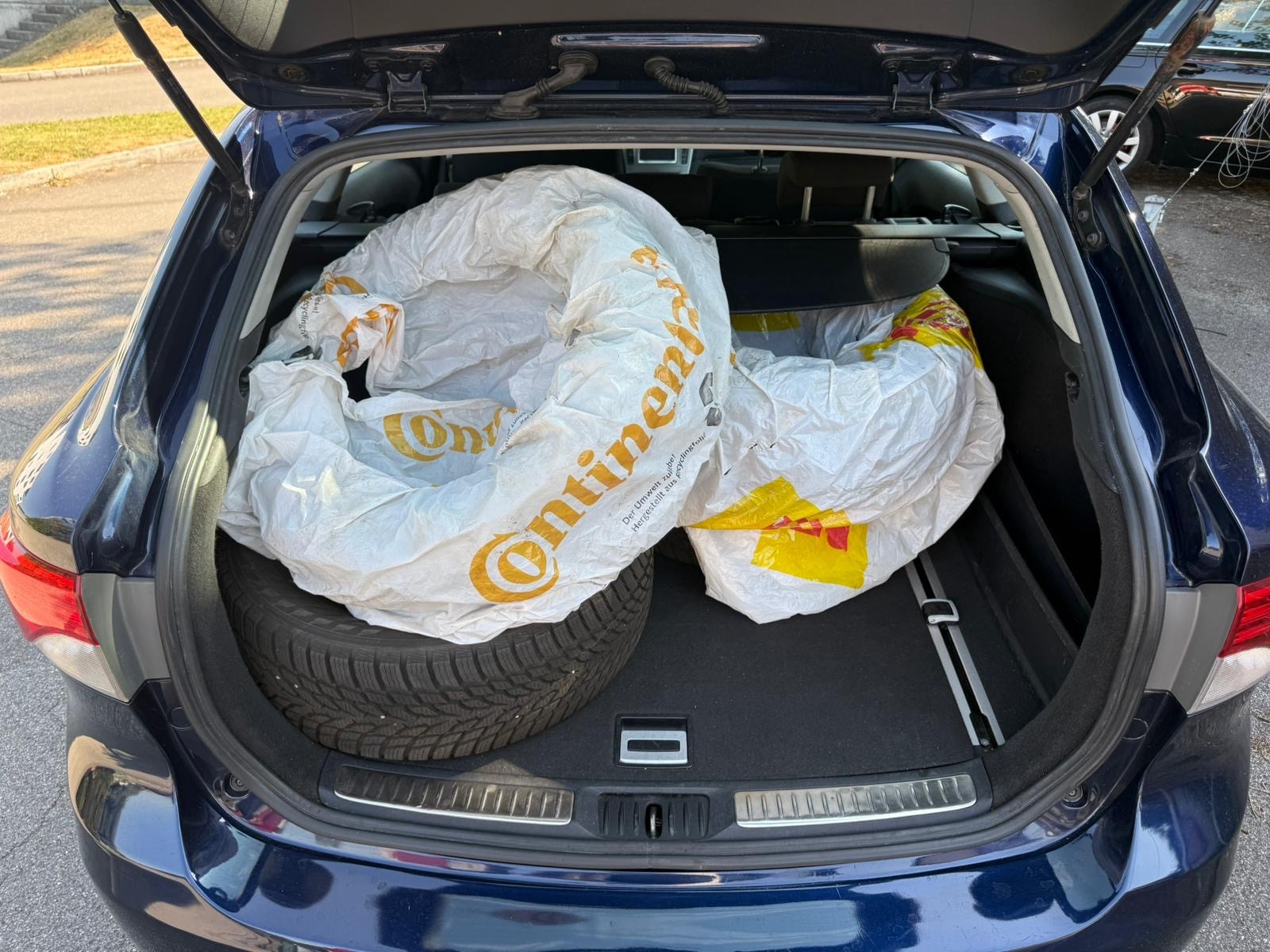TOYOTA Avensis Sportswagon 2.0 Linea Luna Multidrive S-image-11