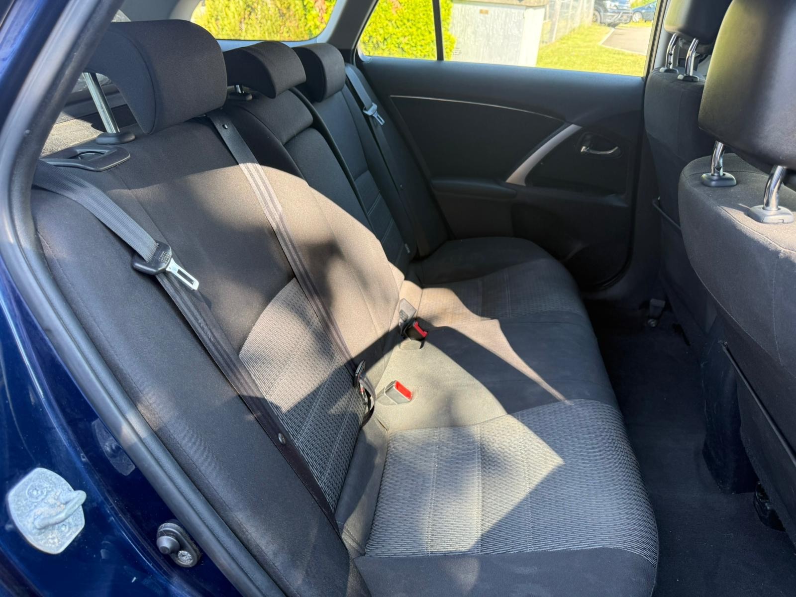 TOYOTA Avensis Sportswagon 2.0 Linea Luna Multidrive S-image-9
