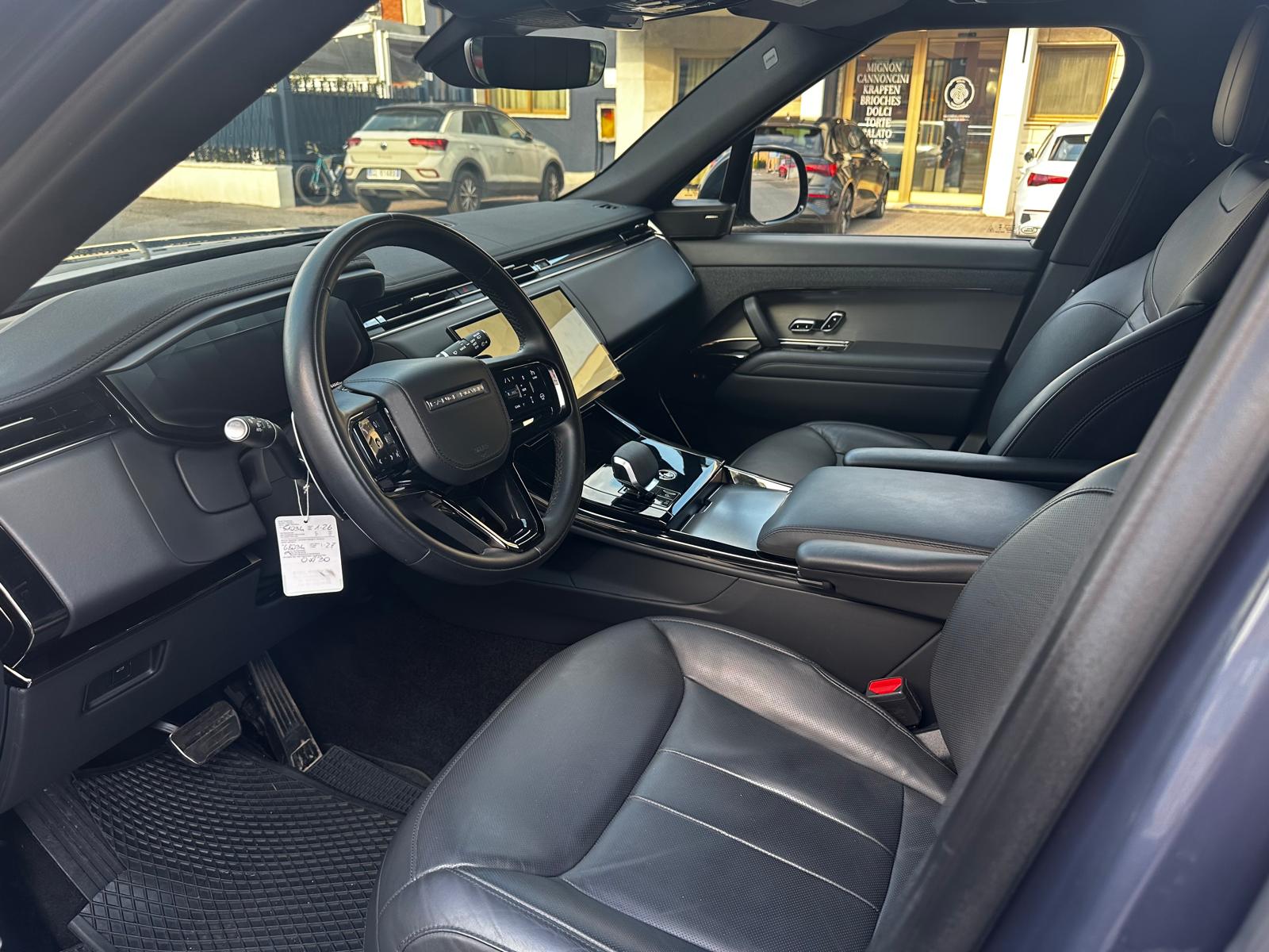 LAND ROVER 3.0 I6 300 SE Dynamic-image-1
