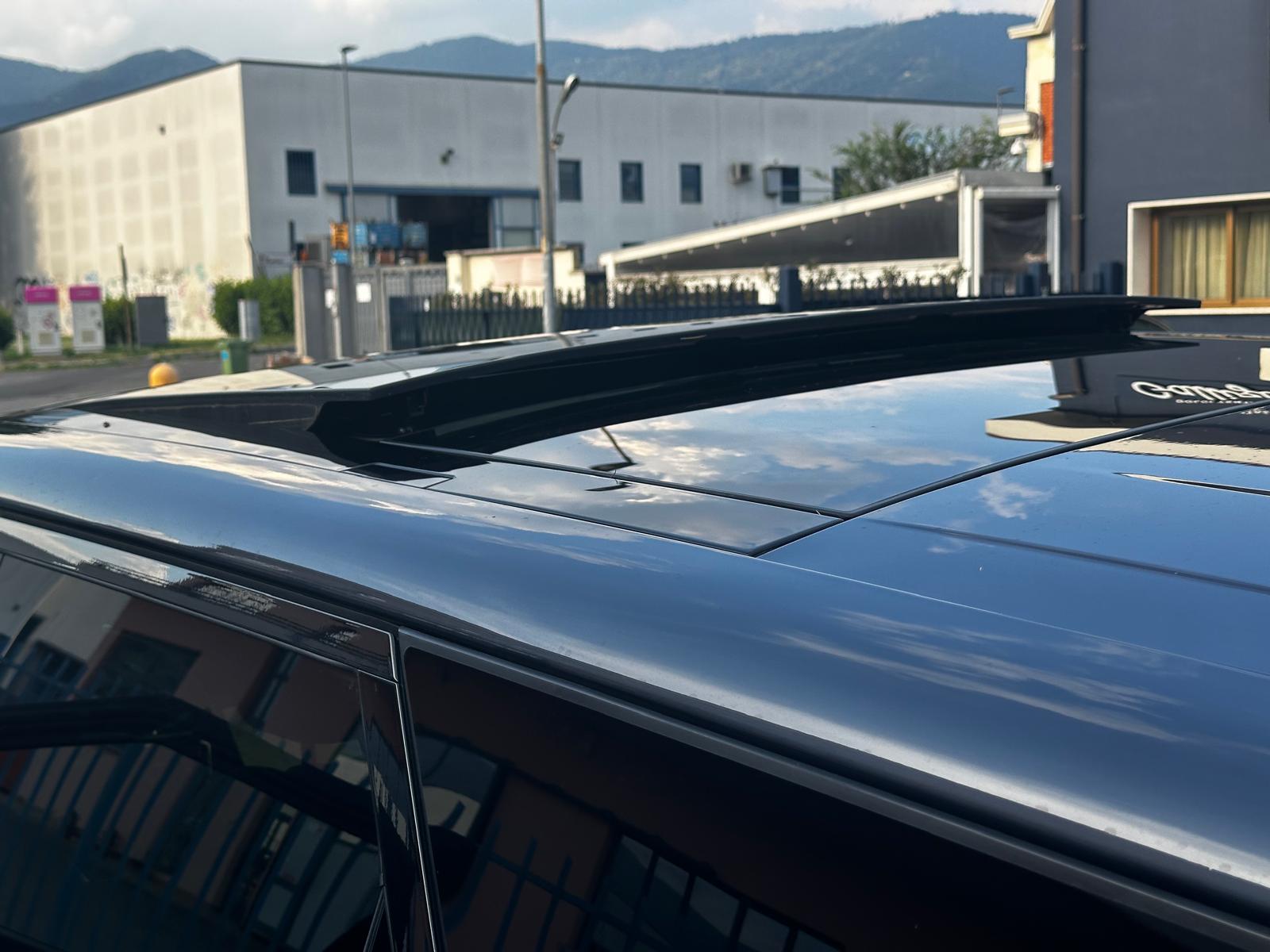 LAND ROVER 3.0 I6 300 SE Dynamic-image-6