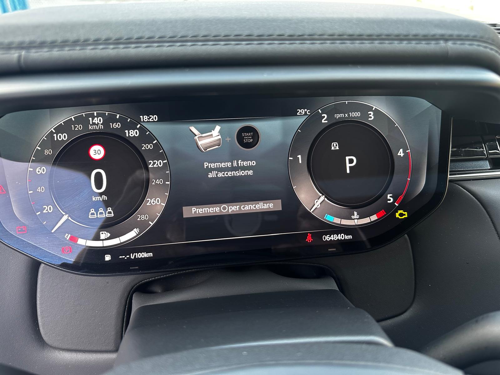 LAND ROVER 3.0 I6 300 SE Dynamic-image-2