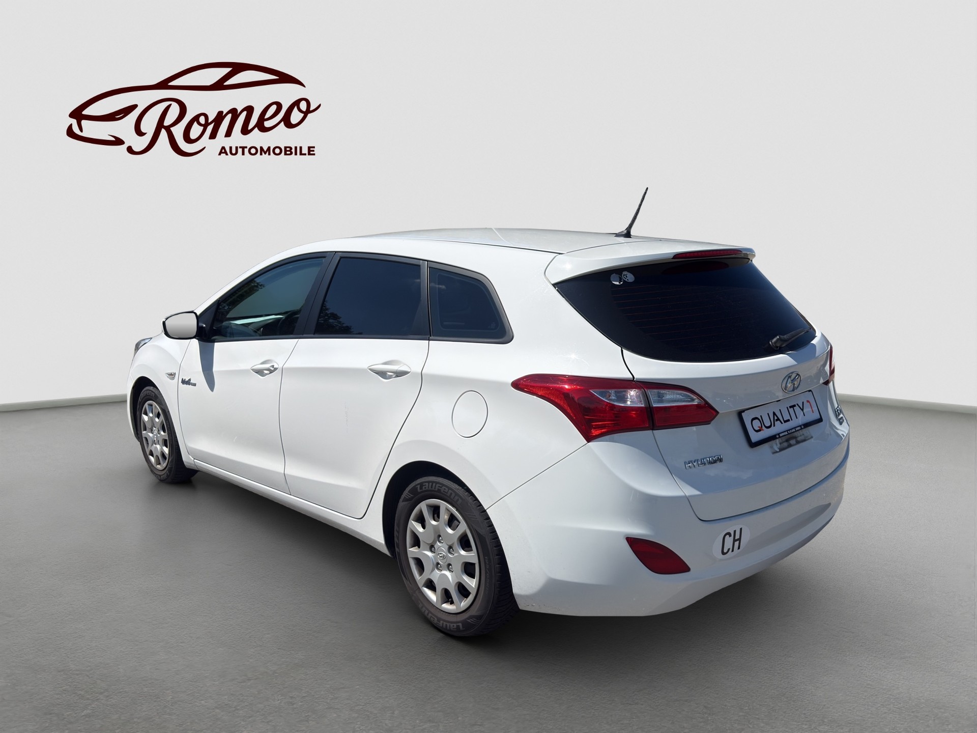 HYUNDAI i30 Wagon 1.6 CRDi Comfort ** Frisch ab MFK und Service **-image-1