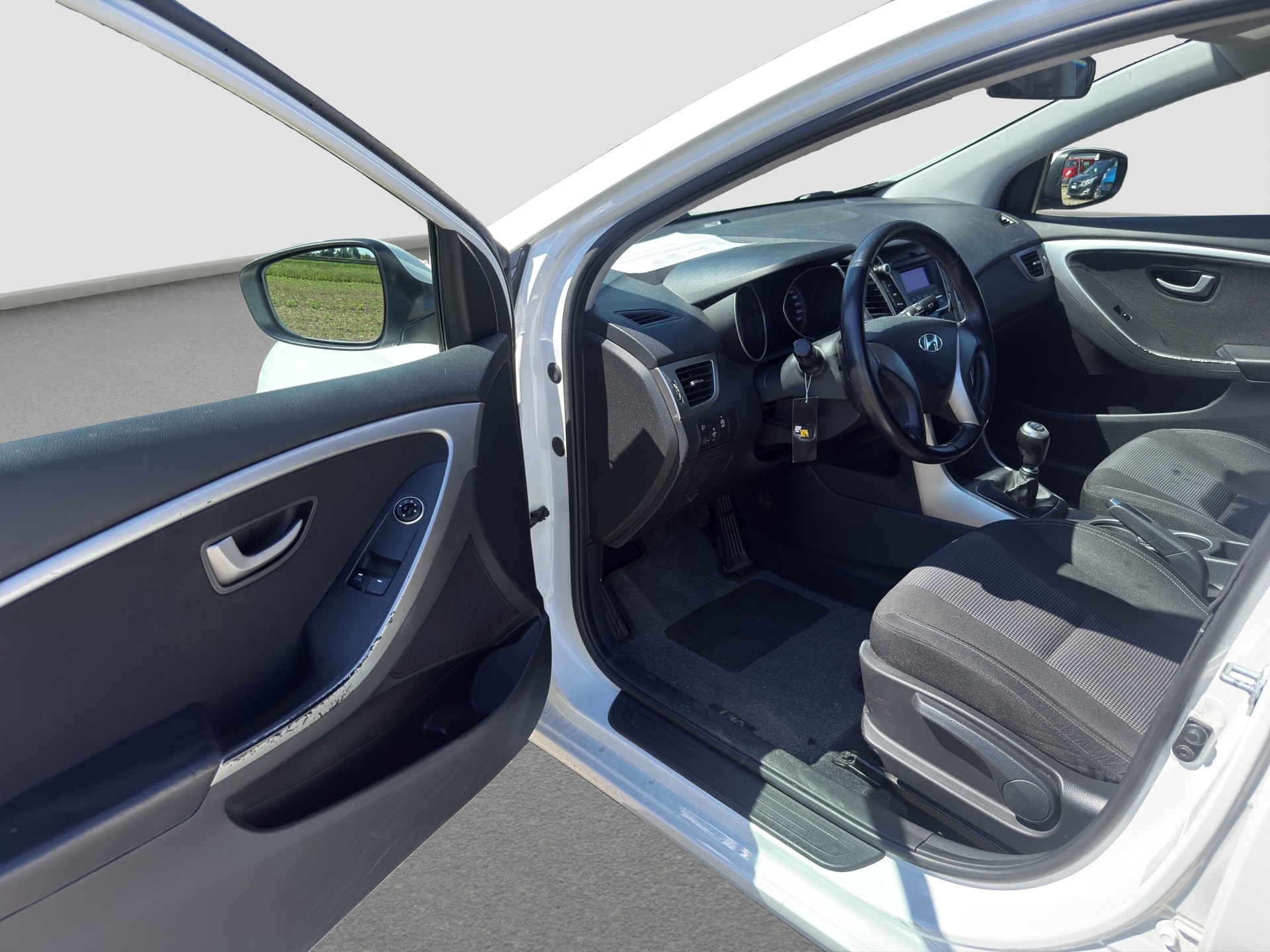 HYUNDAI i30 Wagon 1.6 CRDi Comfort ** Frisch ab MFK und Service **-image-8