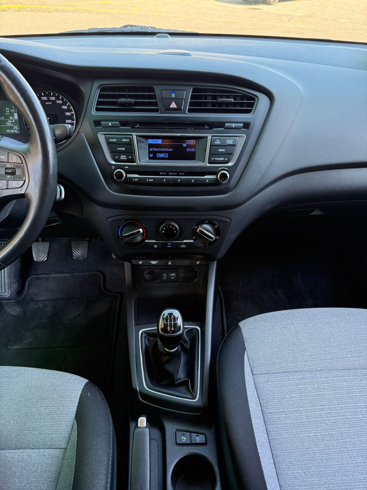 HYUNDAI i20 1.0 T-GDi Amplia-image-10
