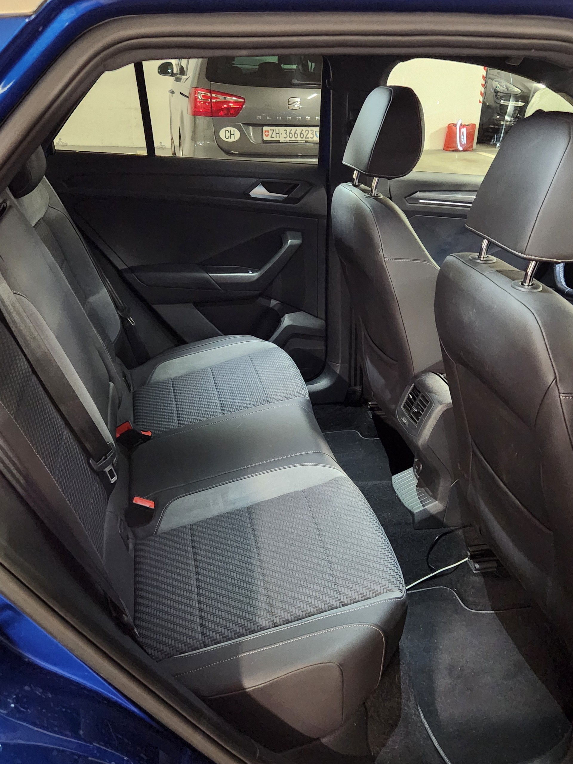 VW 2.0 TDI SCR Sport DSG 4Motion.-image-4