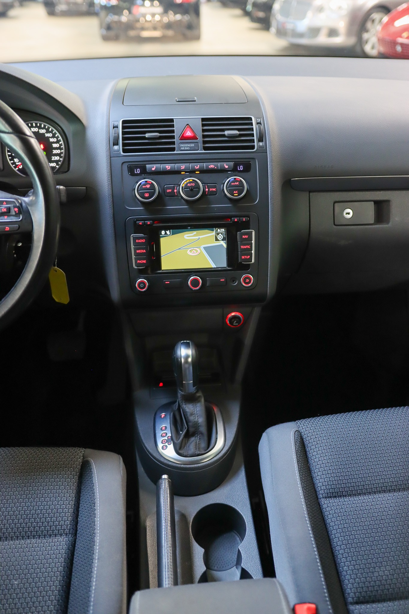 VW Touran 1.4 TSI EcoFuel Comfortline DSG-image-11