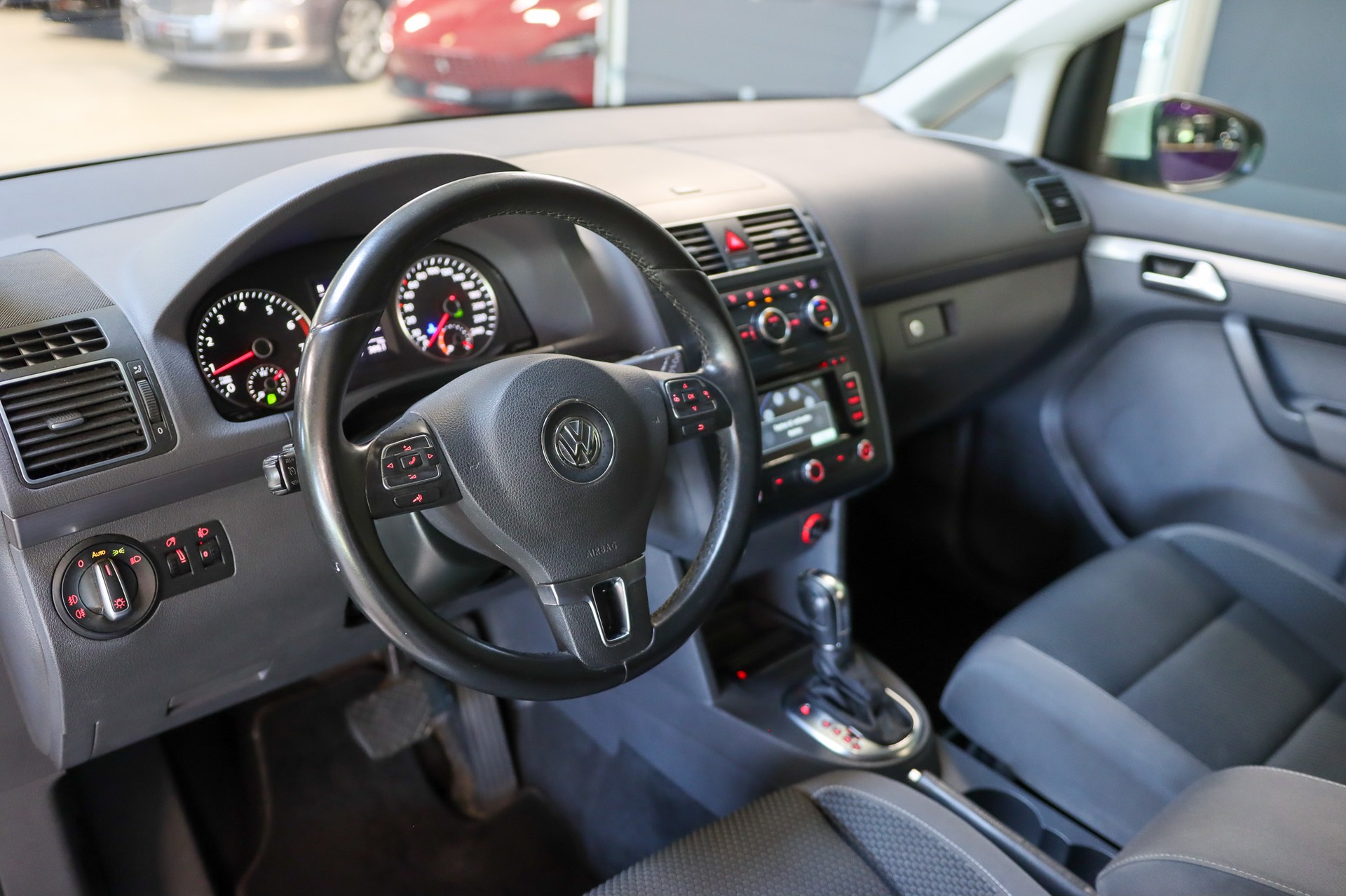 VW Touran 1.4 TSI EcoFuel Comfortline DSG-image-9